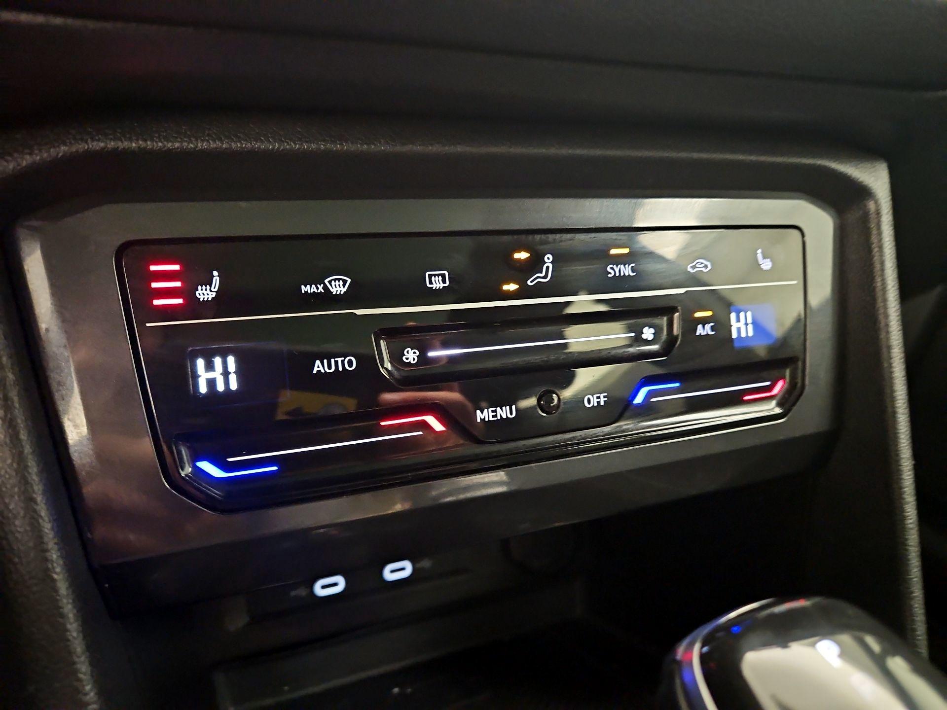 Thumbnail: 2022 Volkswagen Tiguan - 16