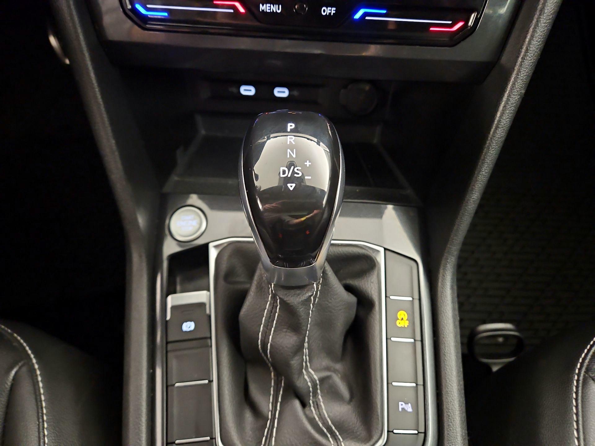 Thumbnail: 2022 Volkswagen Tiguan - 17