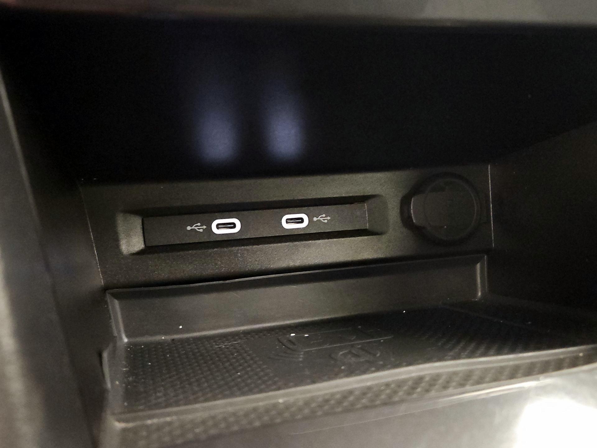 Thumbnail: 2022 Volkswagen Tiguan - 18