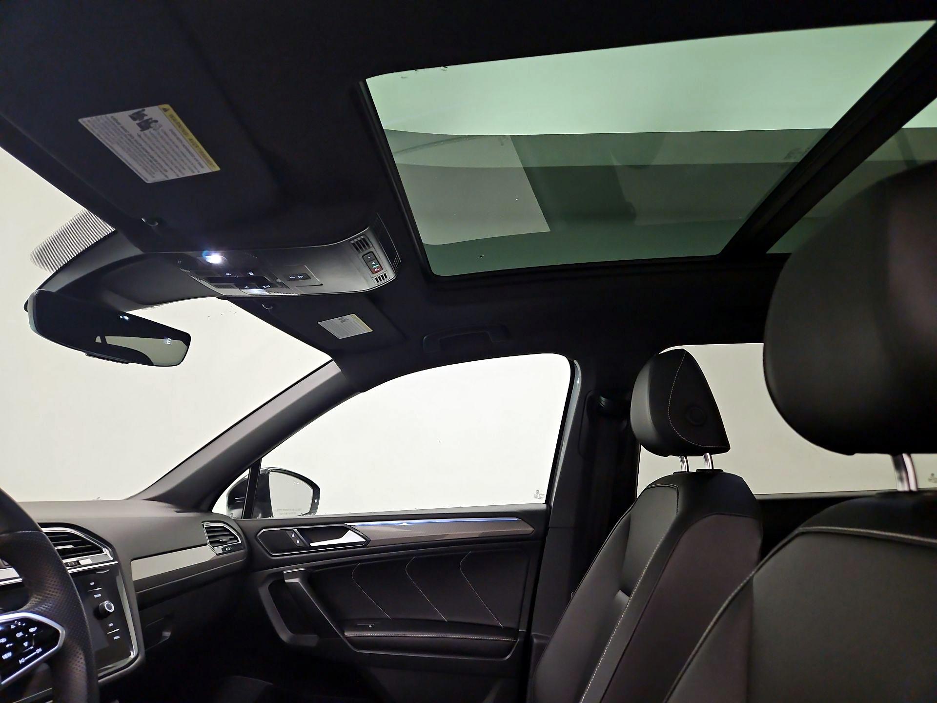 Thumbnail: 2022 Volkswagen Tiguan - 19