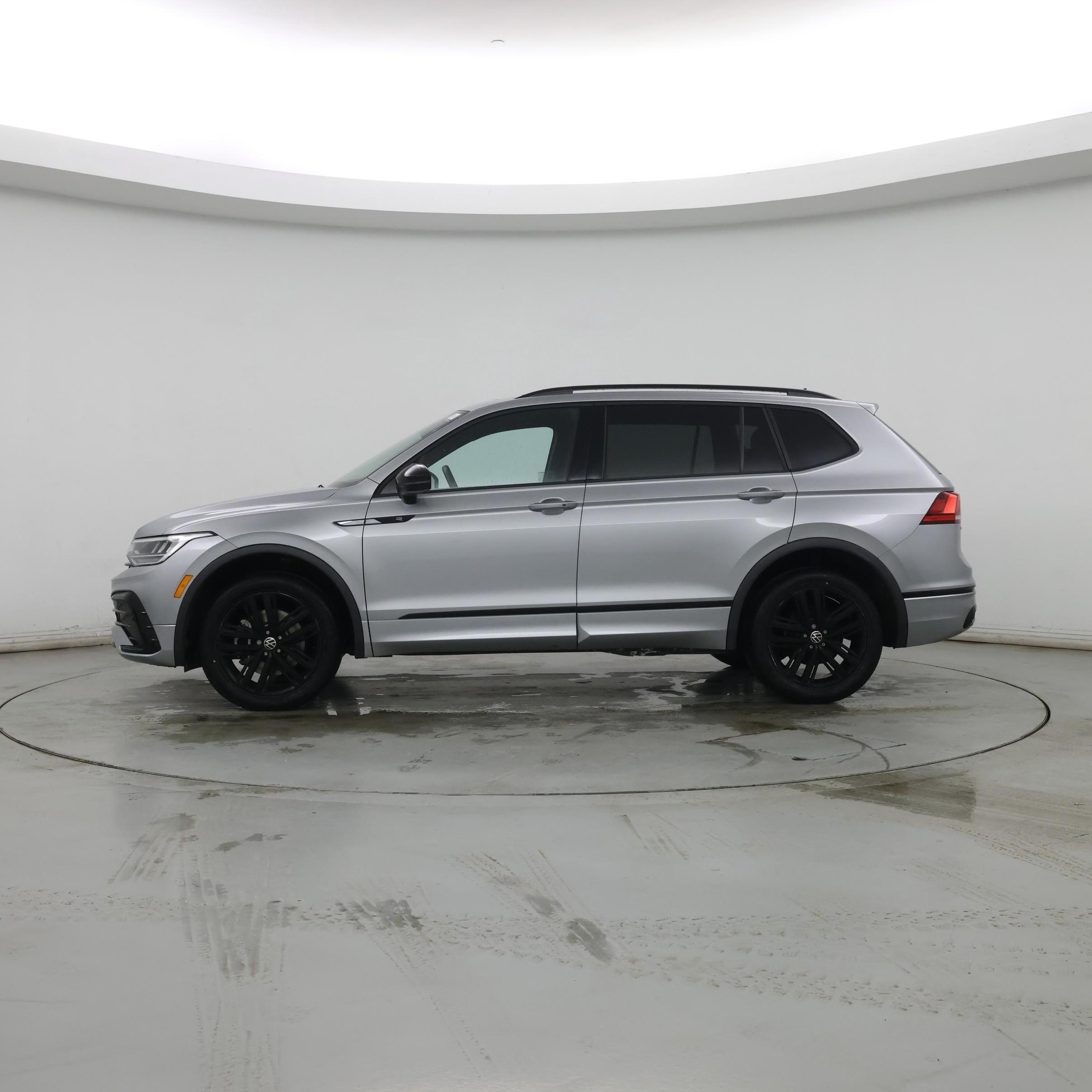 Thumbnail: 2022 Volkswagen Tiguan - 3