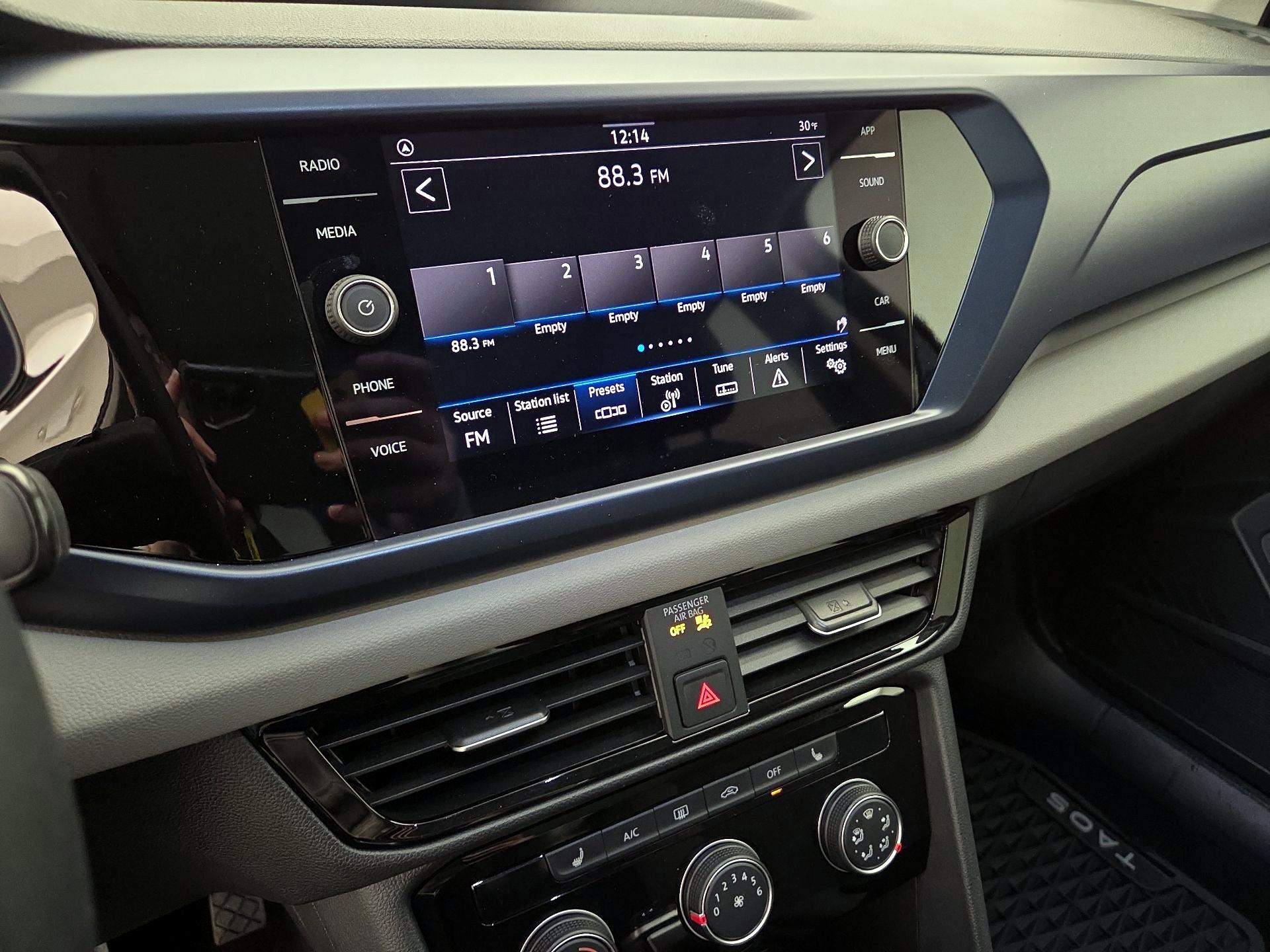 Thumbnail: 2023 Volkswagen Taos - 15