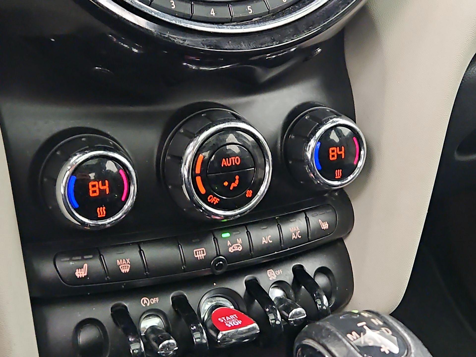 Thumbnail: 2015 MINI Cooper Hardtop - 15