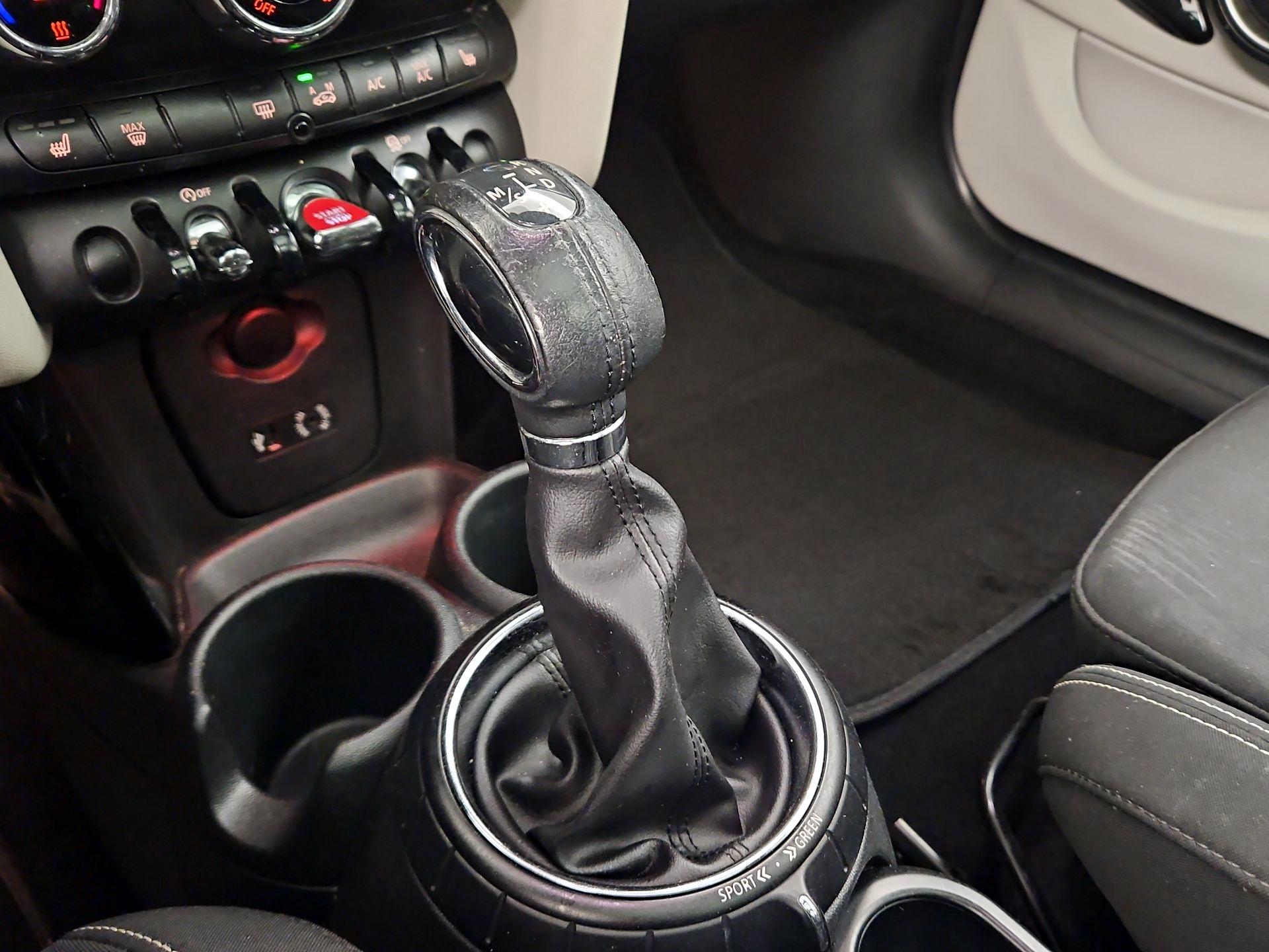 Thumbnail: 2015 MINI Cooper Hardtop - 16