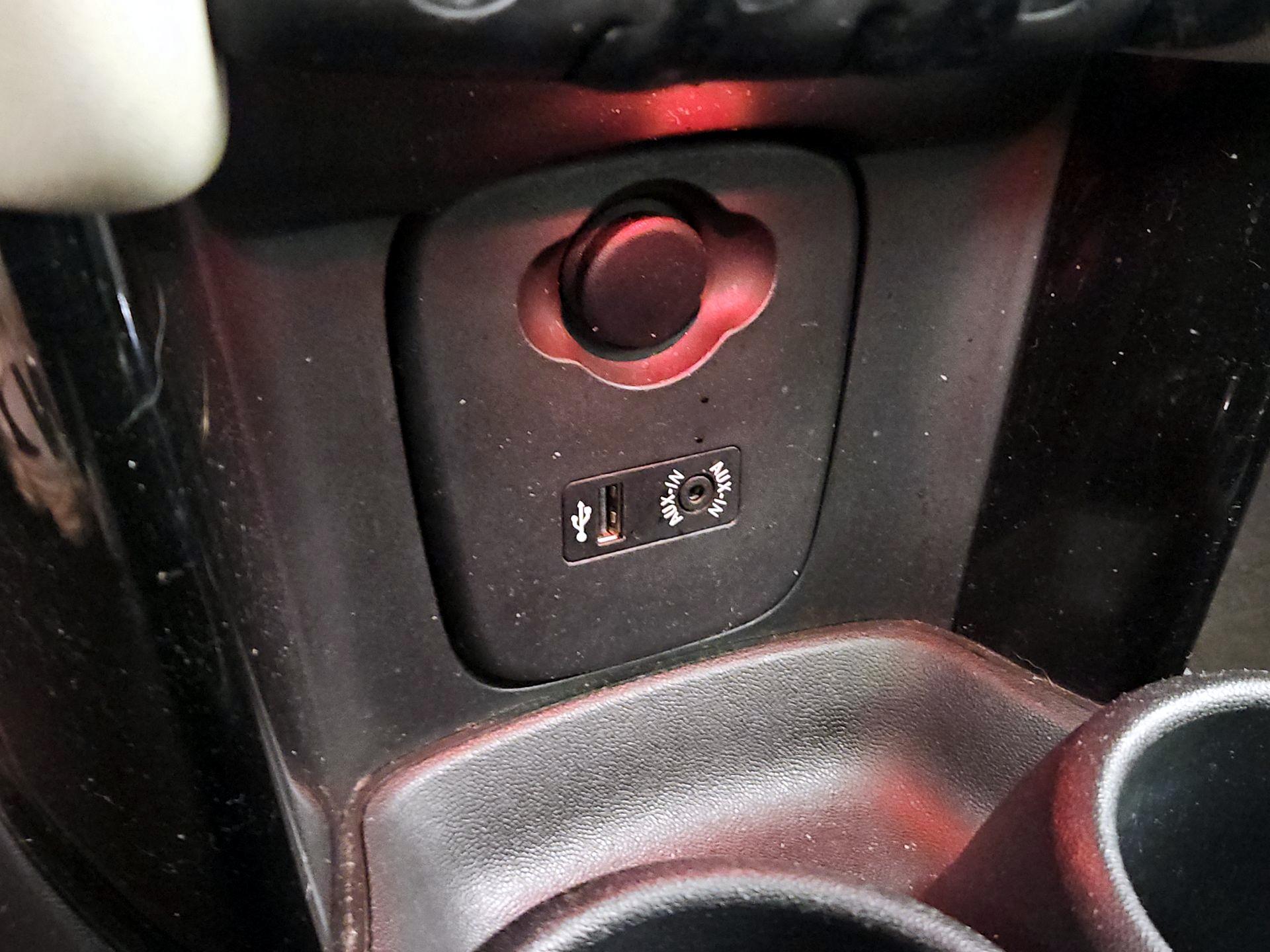 Thumbnail: 2015 MINI Cooper Hardtop - 17