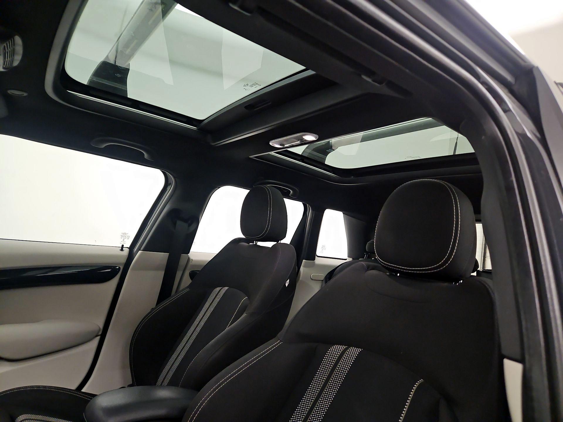 Thumbnail: 2015 MINI Cooper Hardtop - 18