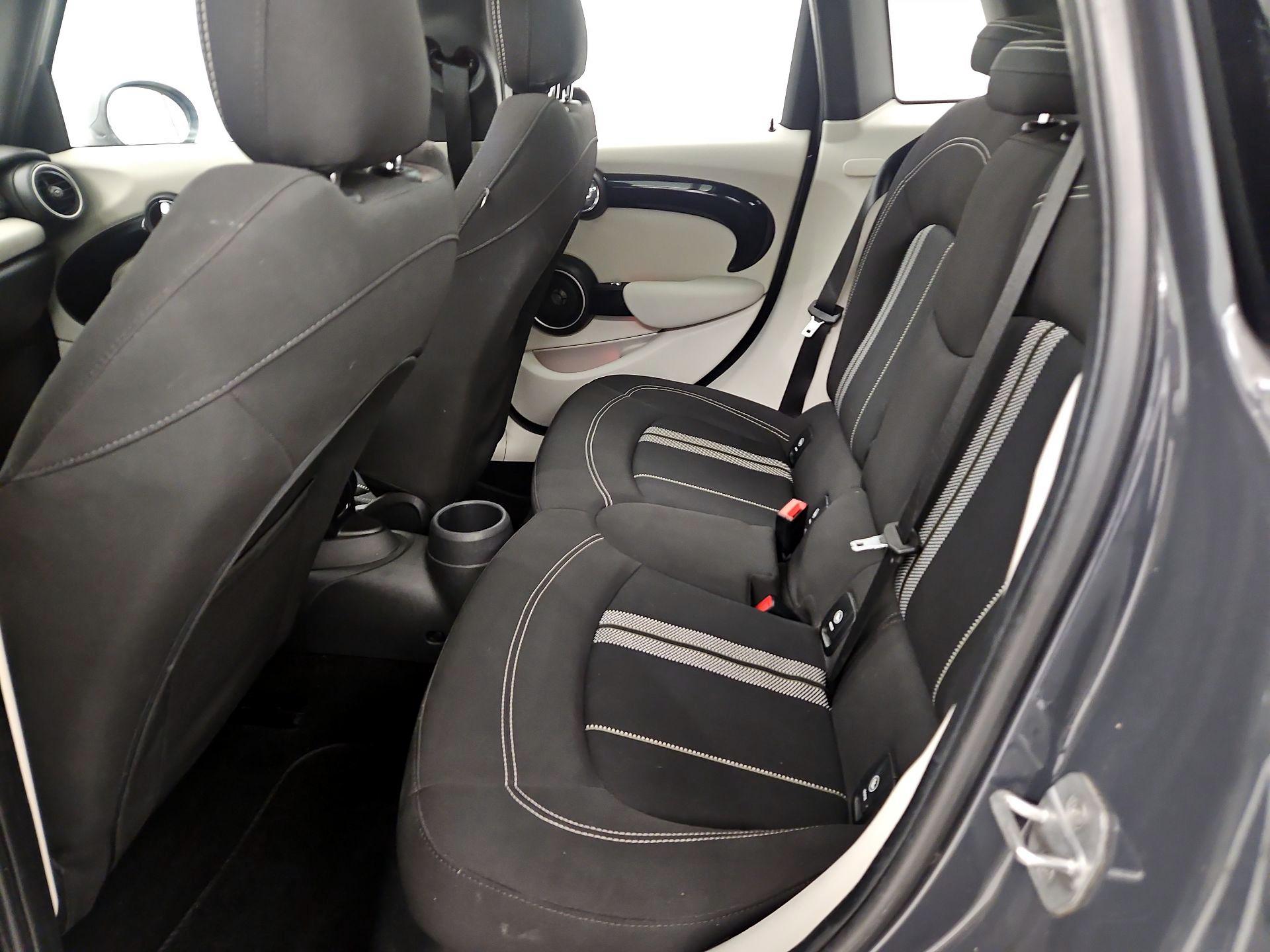 Thumbnail: 2015 MINI Cooper Hardtop - 19