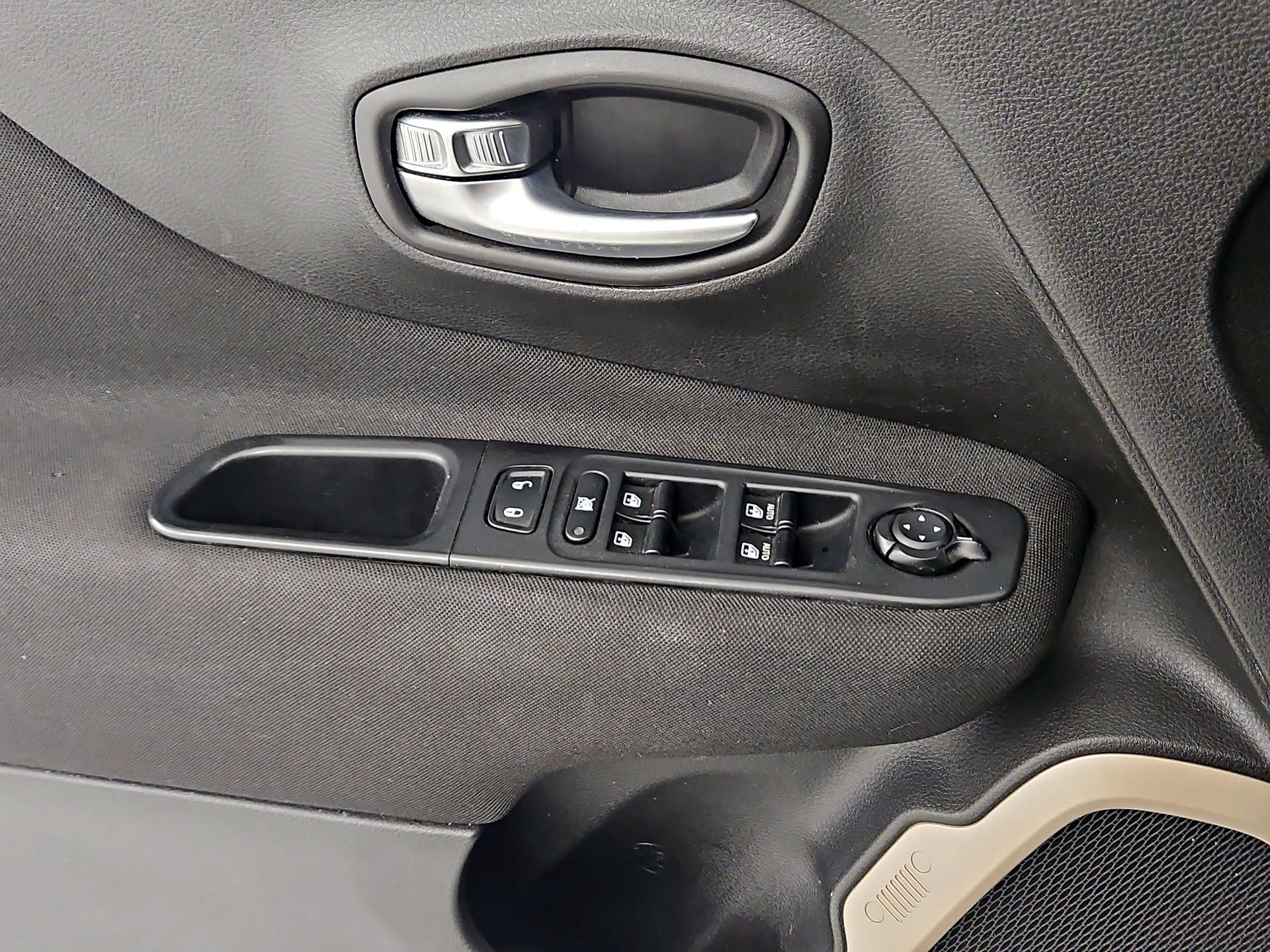 Thumbnail: 2017 Jeep Renegade - 12