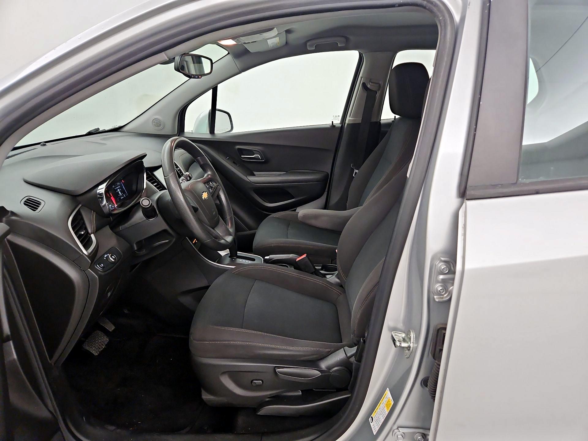 Thumbnail: 2017 Chevrolet Trax - 11