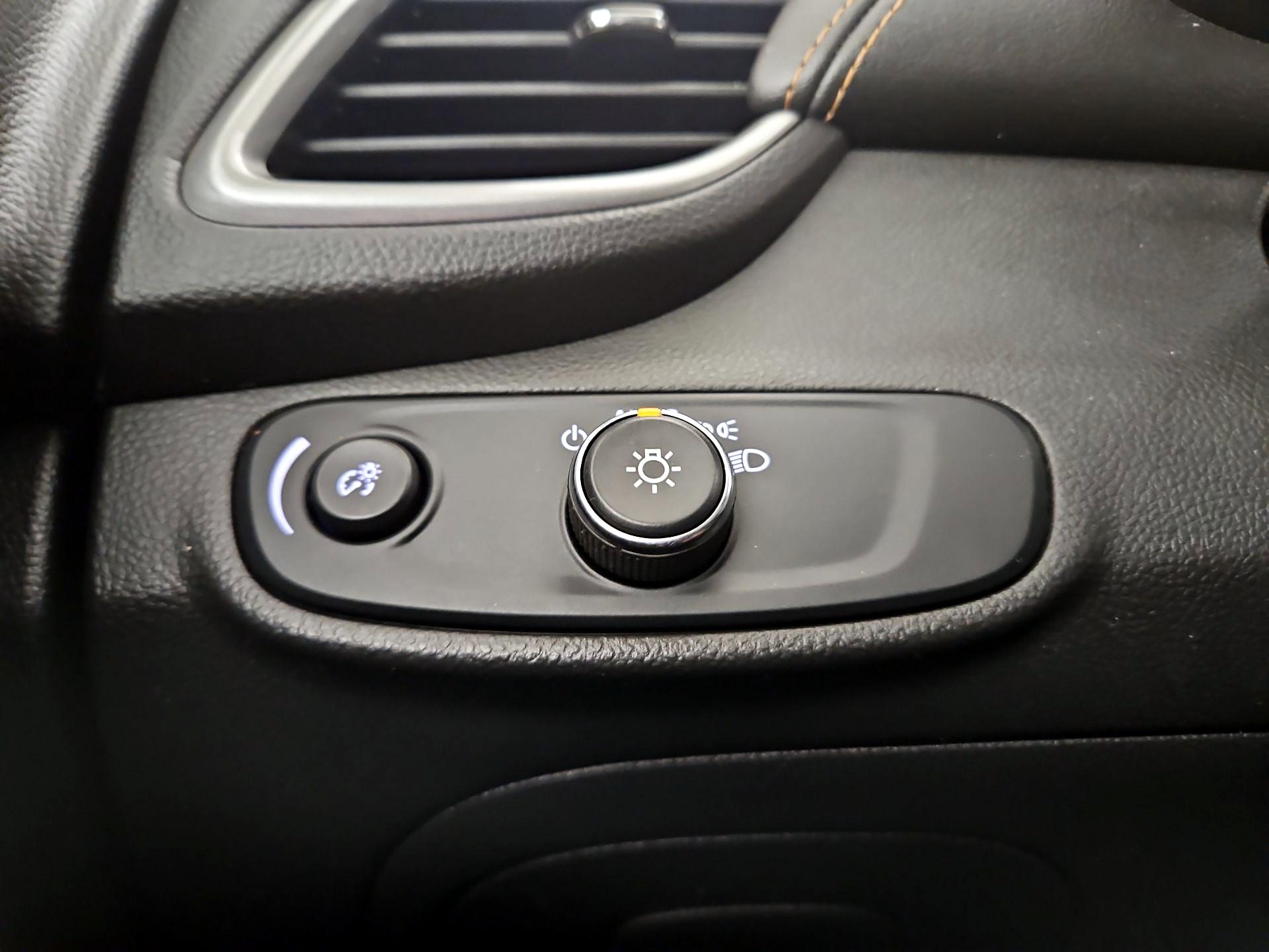 Thumbnail: 2017 Chevrolet Trax - 13