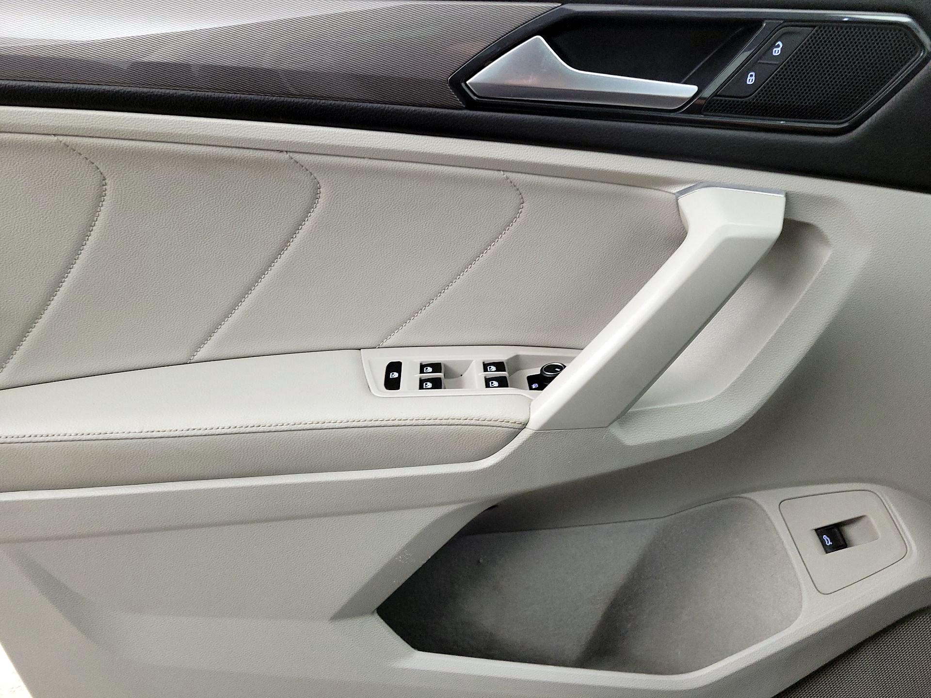 Thumbnail: 2022 Volkswagen Tiguan - 12