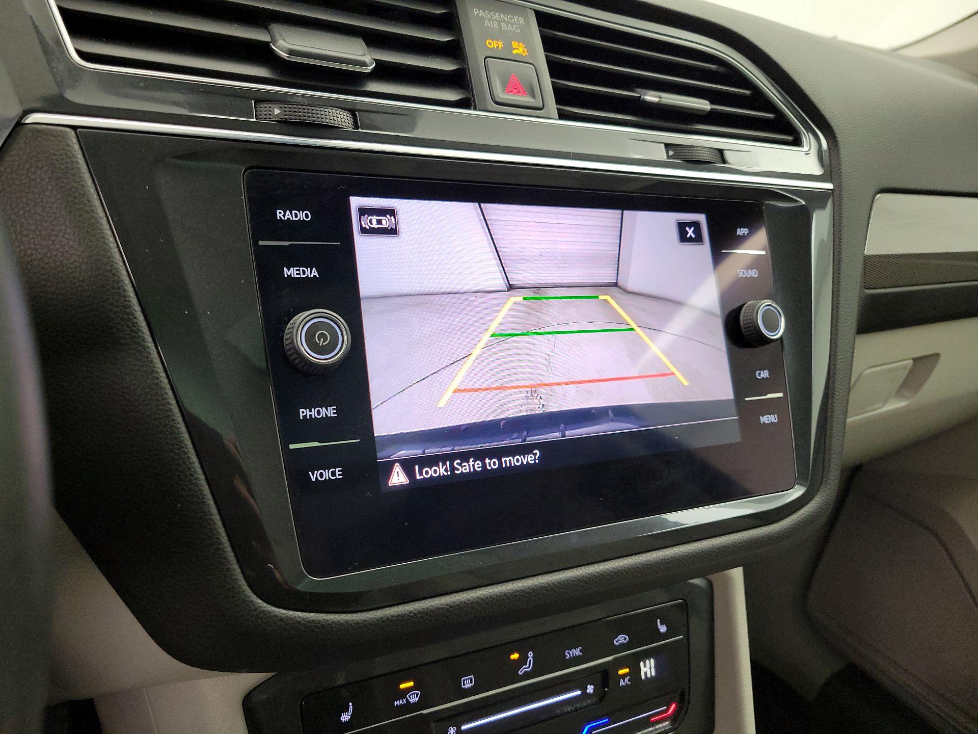 Thumbnail: 2022 Volkswagen Tiguan - 14