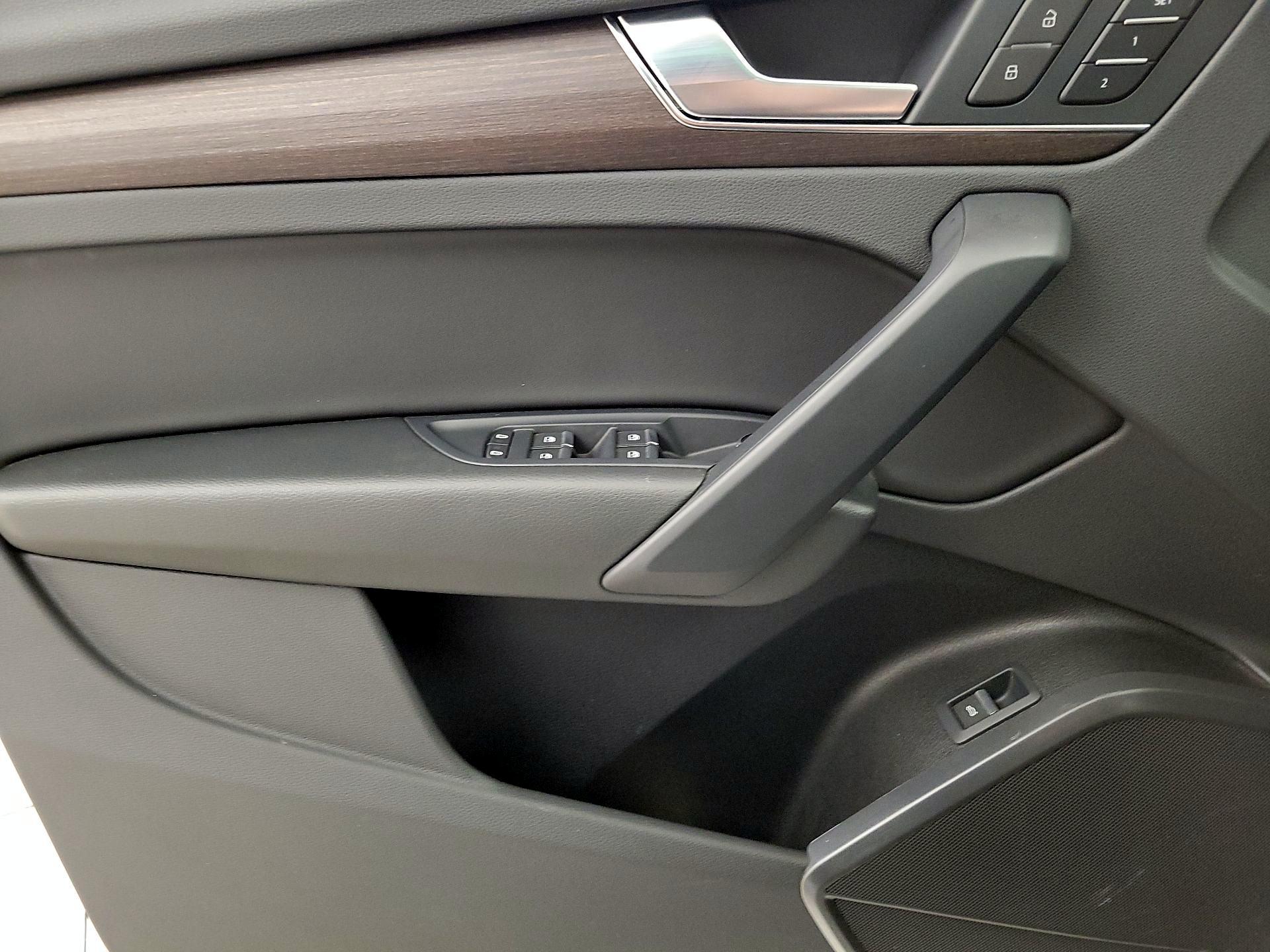 Thumbnail: 2021 Audi Q5 - 12