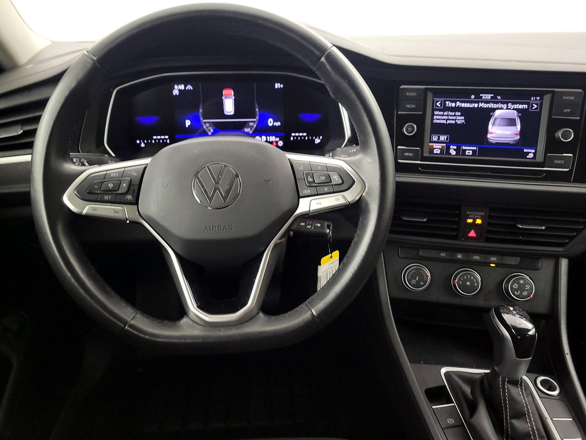 Thumbnail: 2024 Volkswagen Jetta - 10