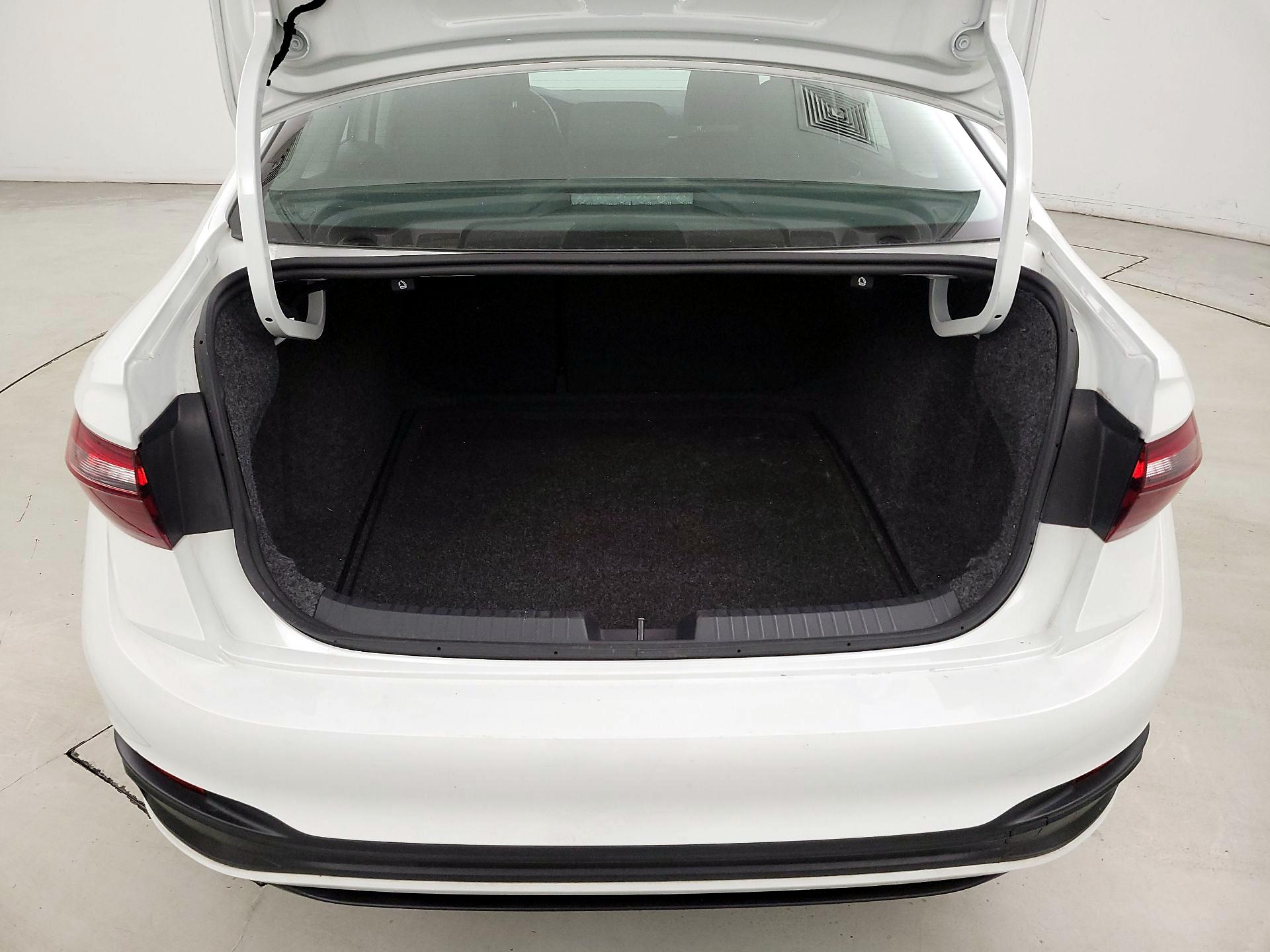 Thumbnail: 2024 Volkswagen Jetta - 20