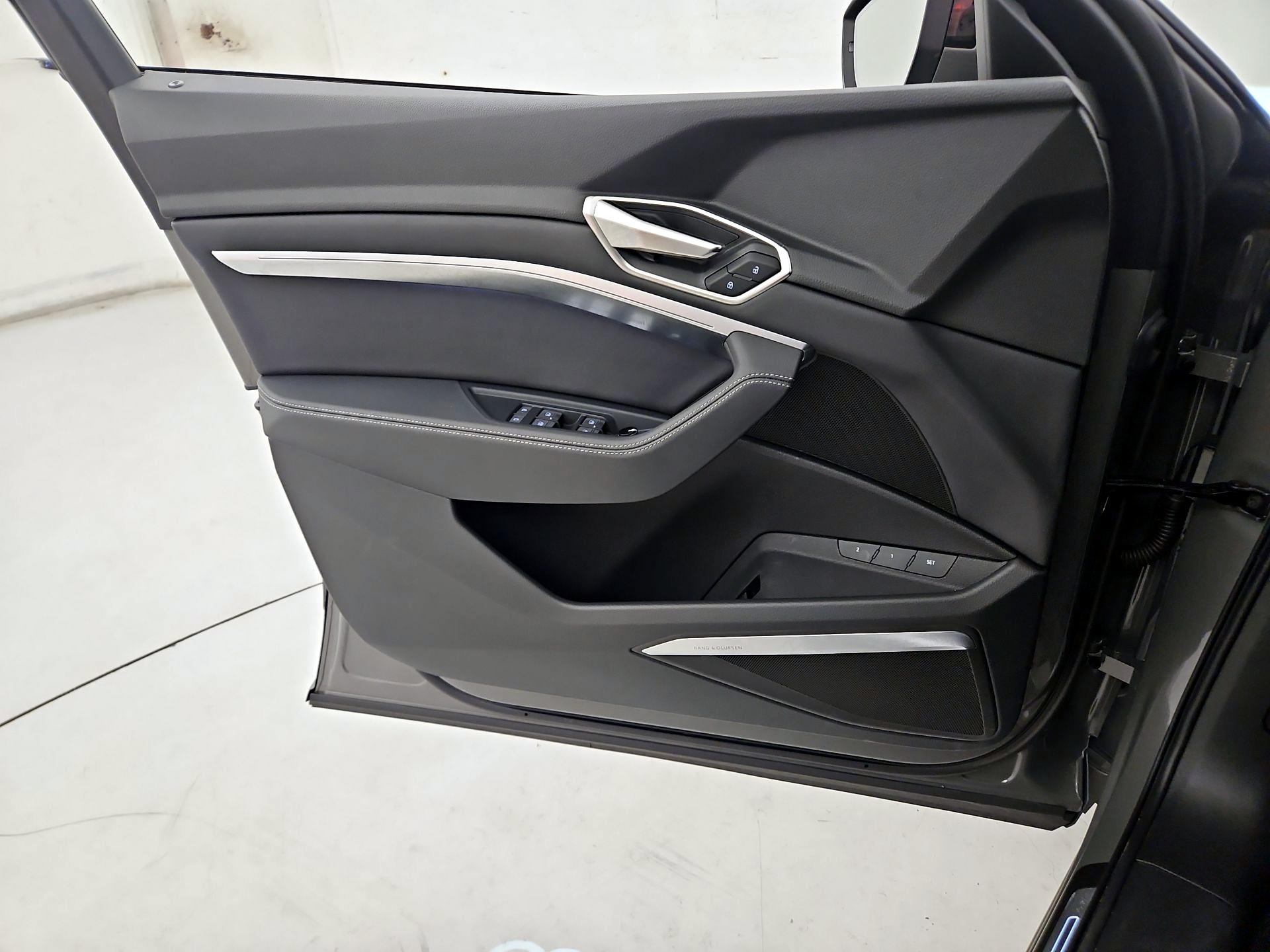 Thumbnail: 2024 Audi Q8 e-tron - 12