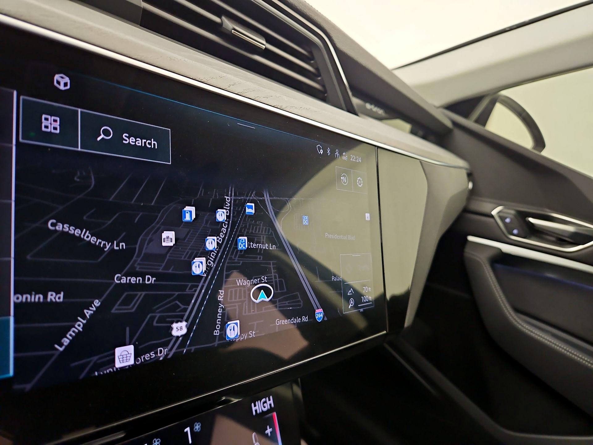 Thumbnail: 2024 Audi Q8 e-tron - 14