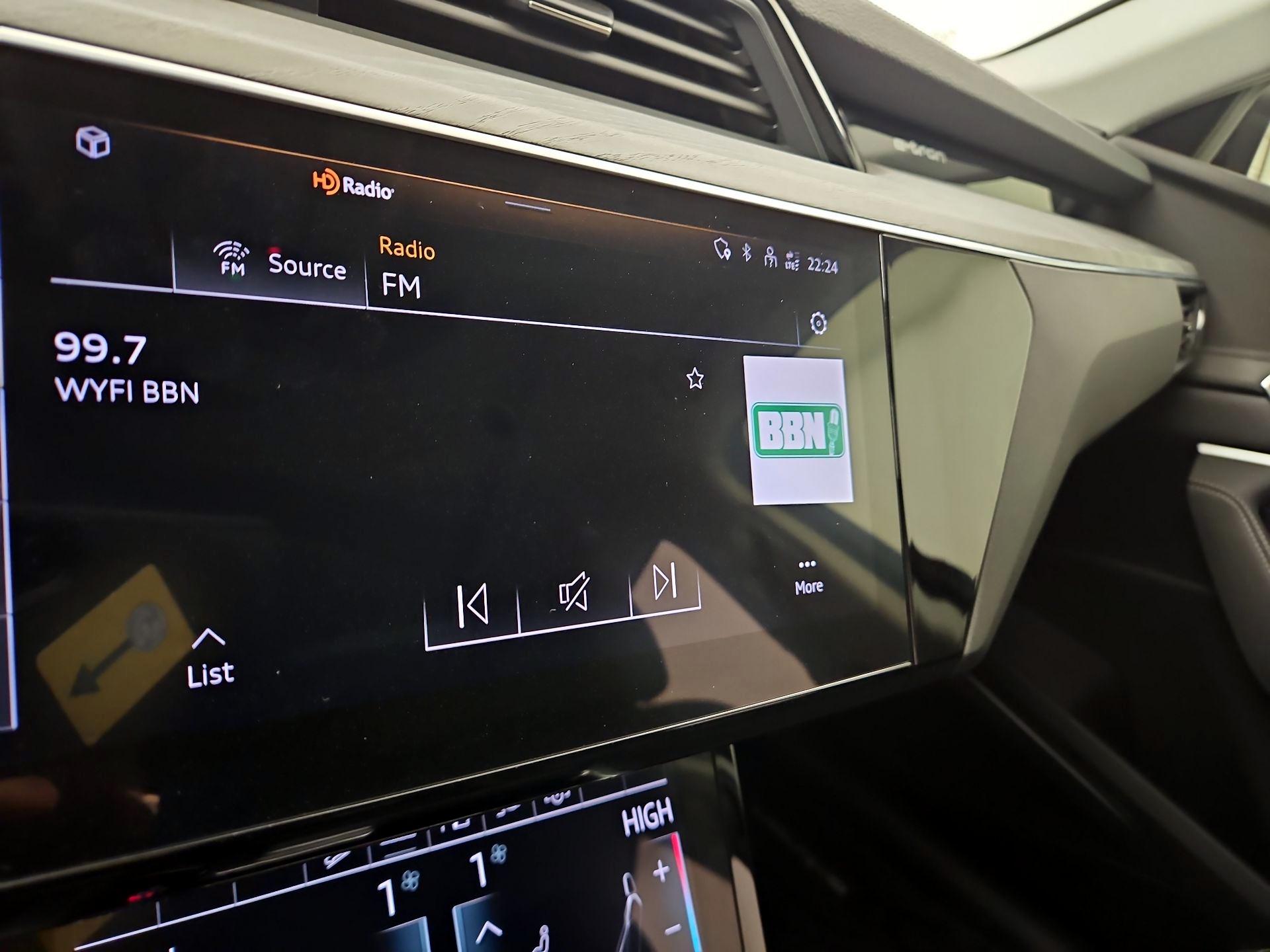 Thumbnail: 2024 Audi Q8 e-tron - 16