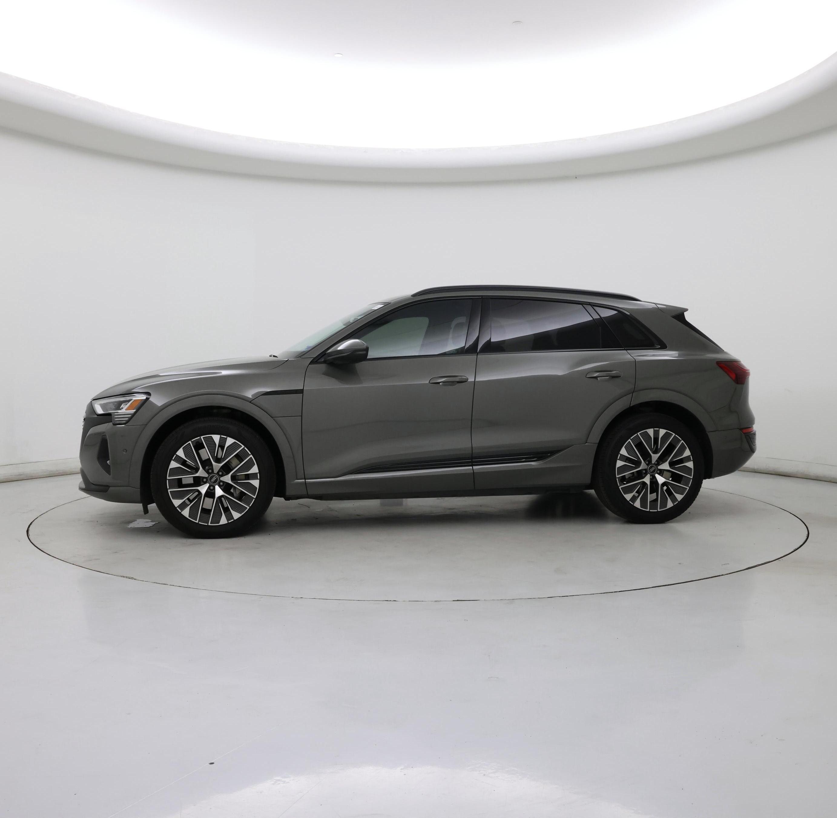 Thumbnail: 2024 Audi Q8 e-tron - 3