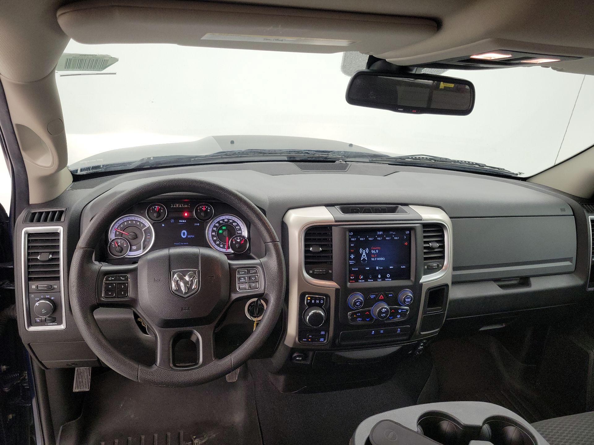 Thumbnail: 2020 RAM 1500 Classic - 9