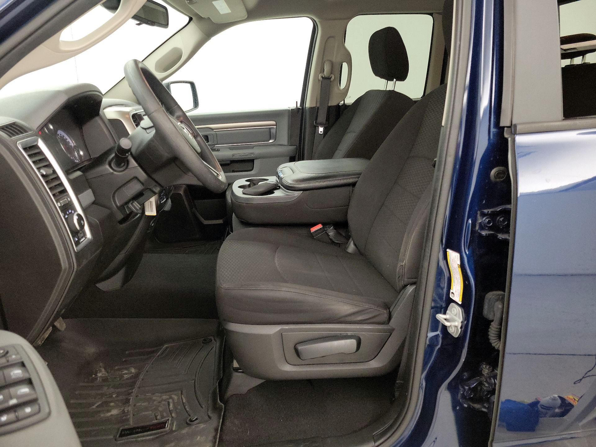 Thumbnail: 2020 RAM 1500 Classic - 11