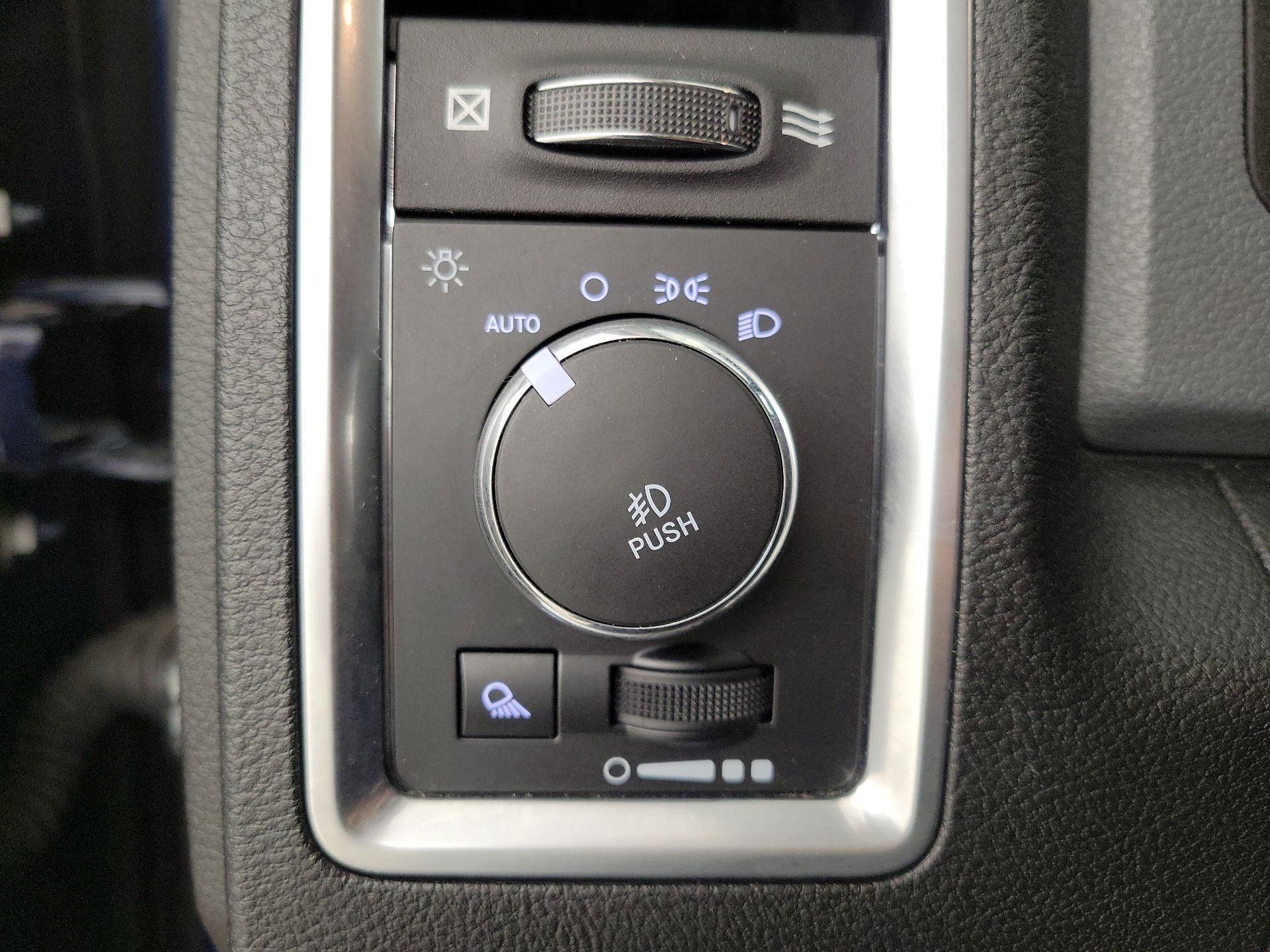 Thumbnail: 2020 RAM 1500 Classic - 13