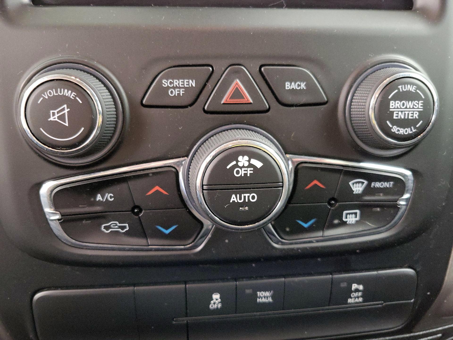 Thumbnail: 2020 RAM 1500 Classic - 16