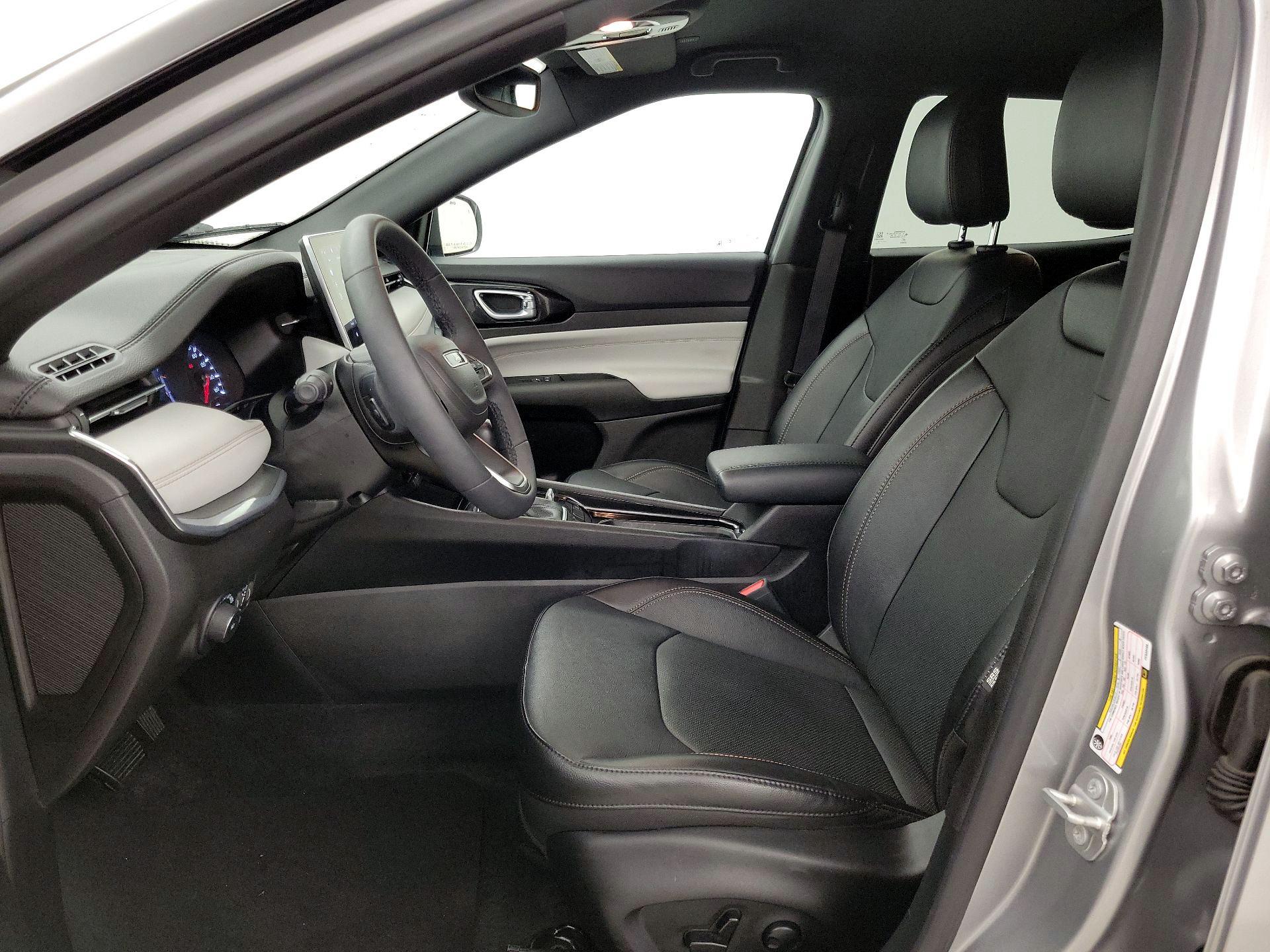 Thumbnail: 2023 Jeep Compass - 11