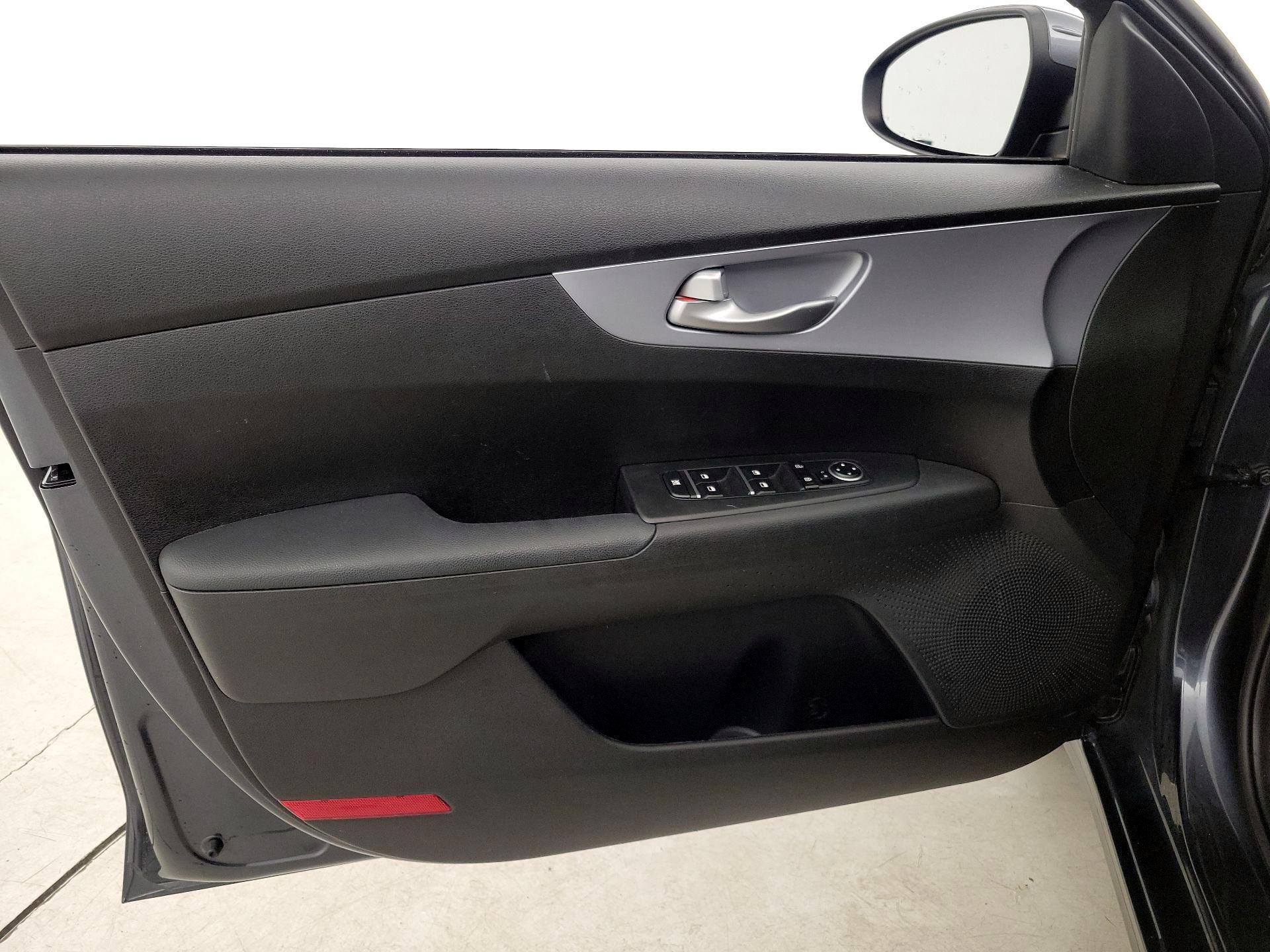 Thumbnail: 2023 Kia Forte - 12