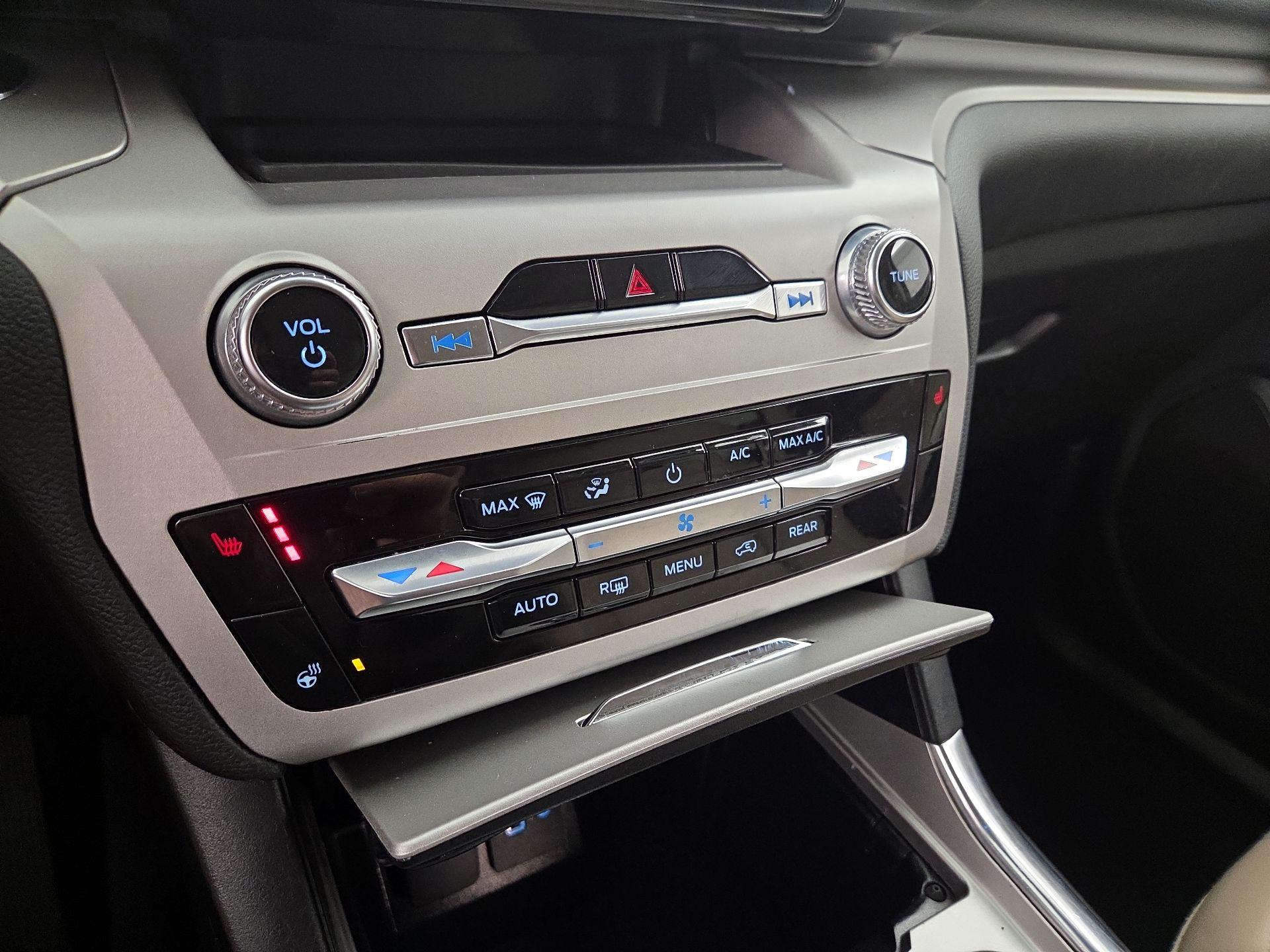 Thumbnail: 2022 Ford Explorer - 16