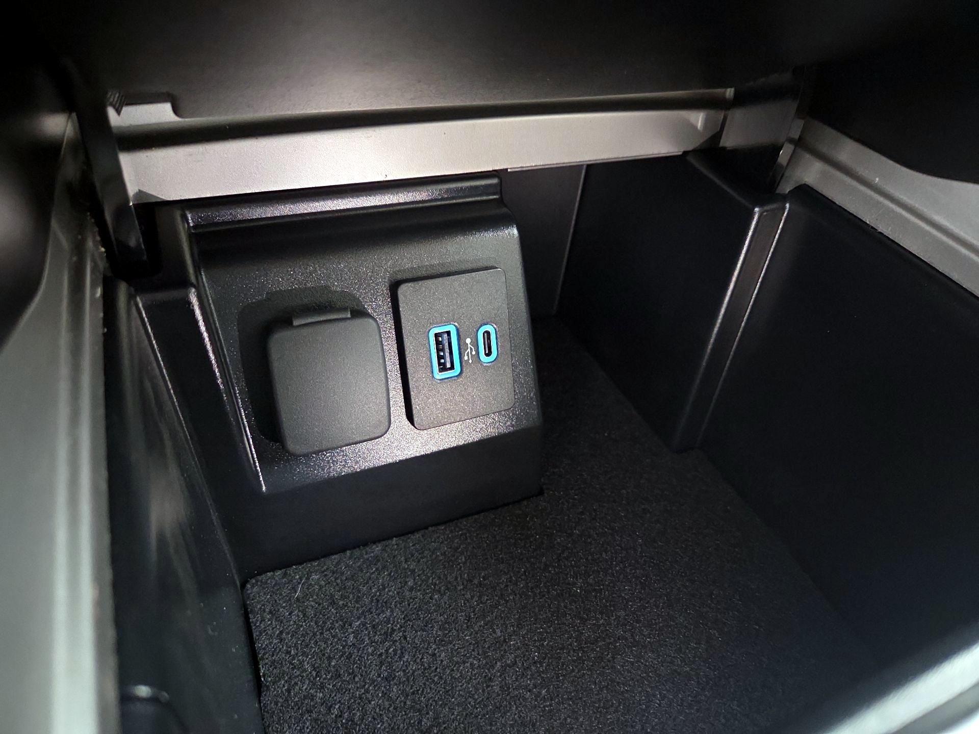 Thumbnail: 2022 Ford Explorer - 18