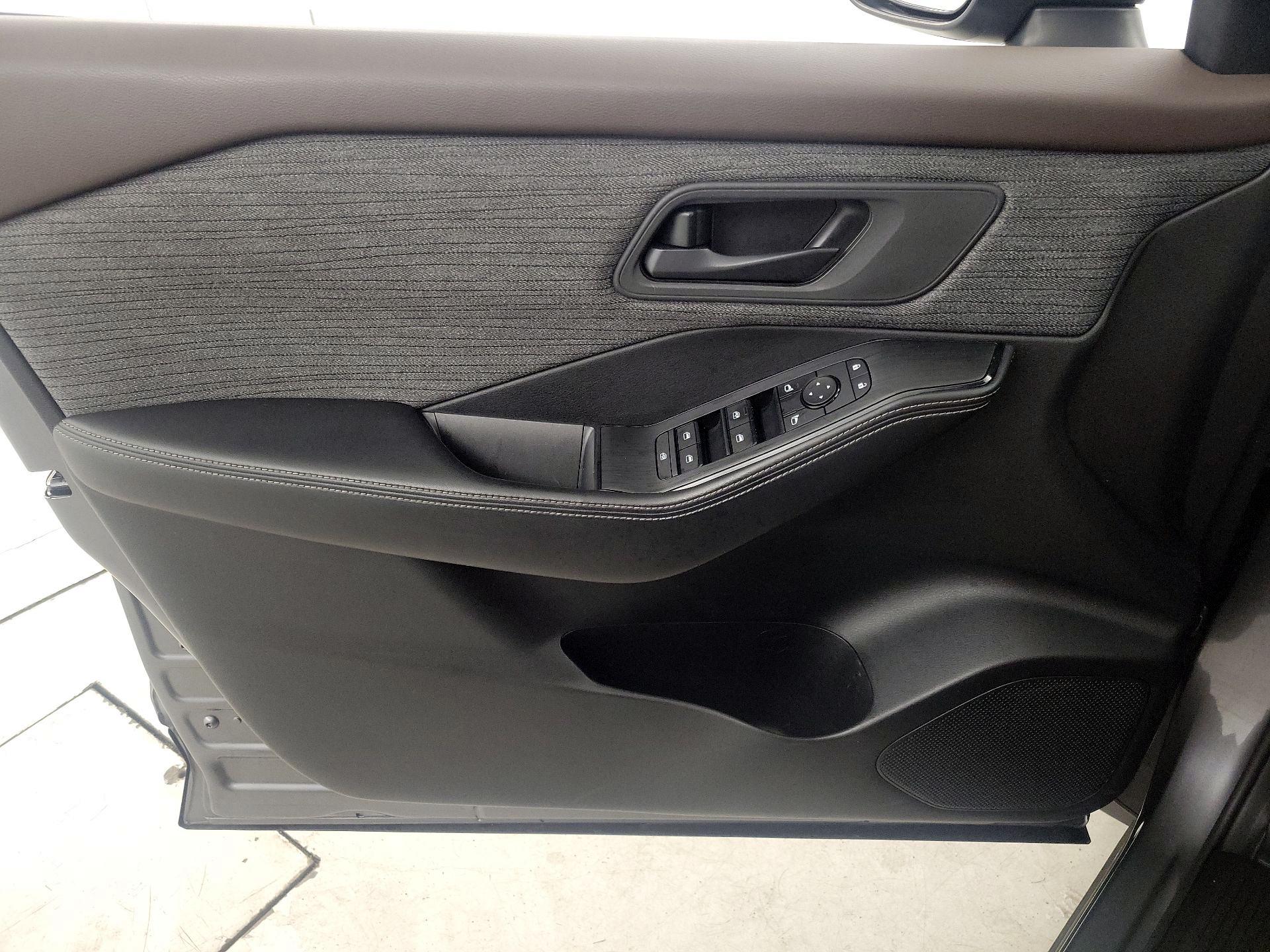 Thumbnail: 2021 Nissan Rogue - 12