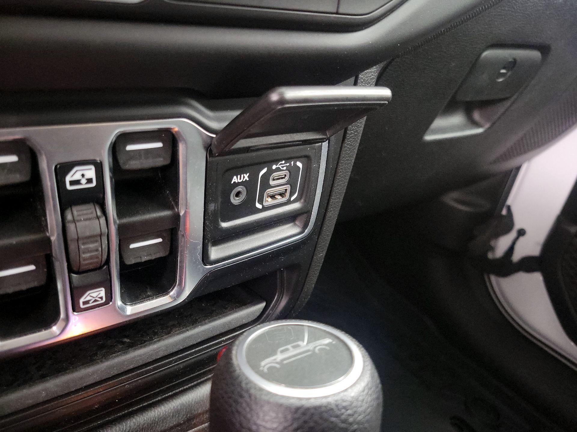 Thumbnail: 2021 Jeep Gladiator - 18