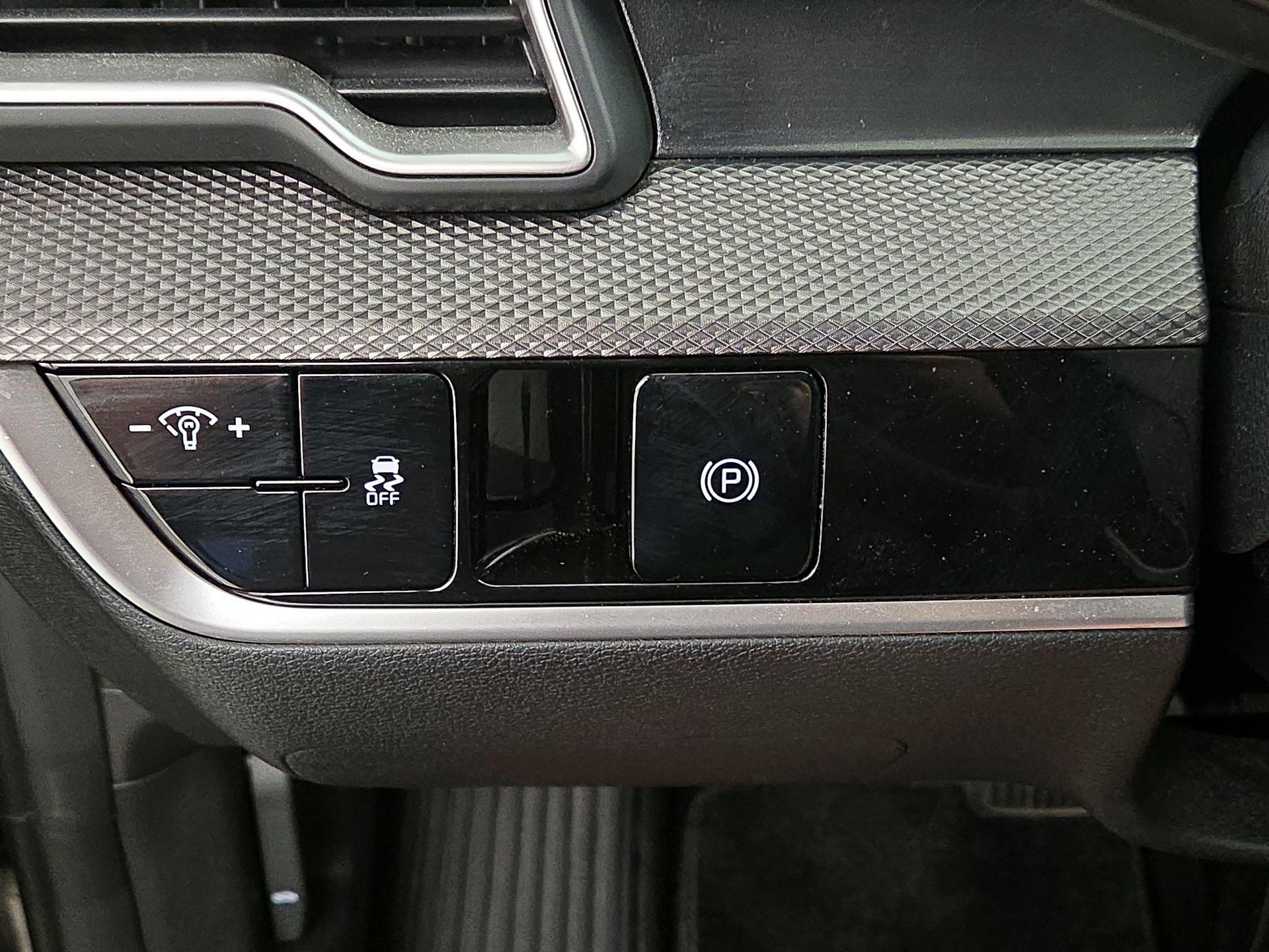 Thumbnail: 2023 Kia Sportage - 13