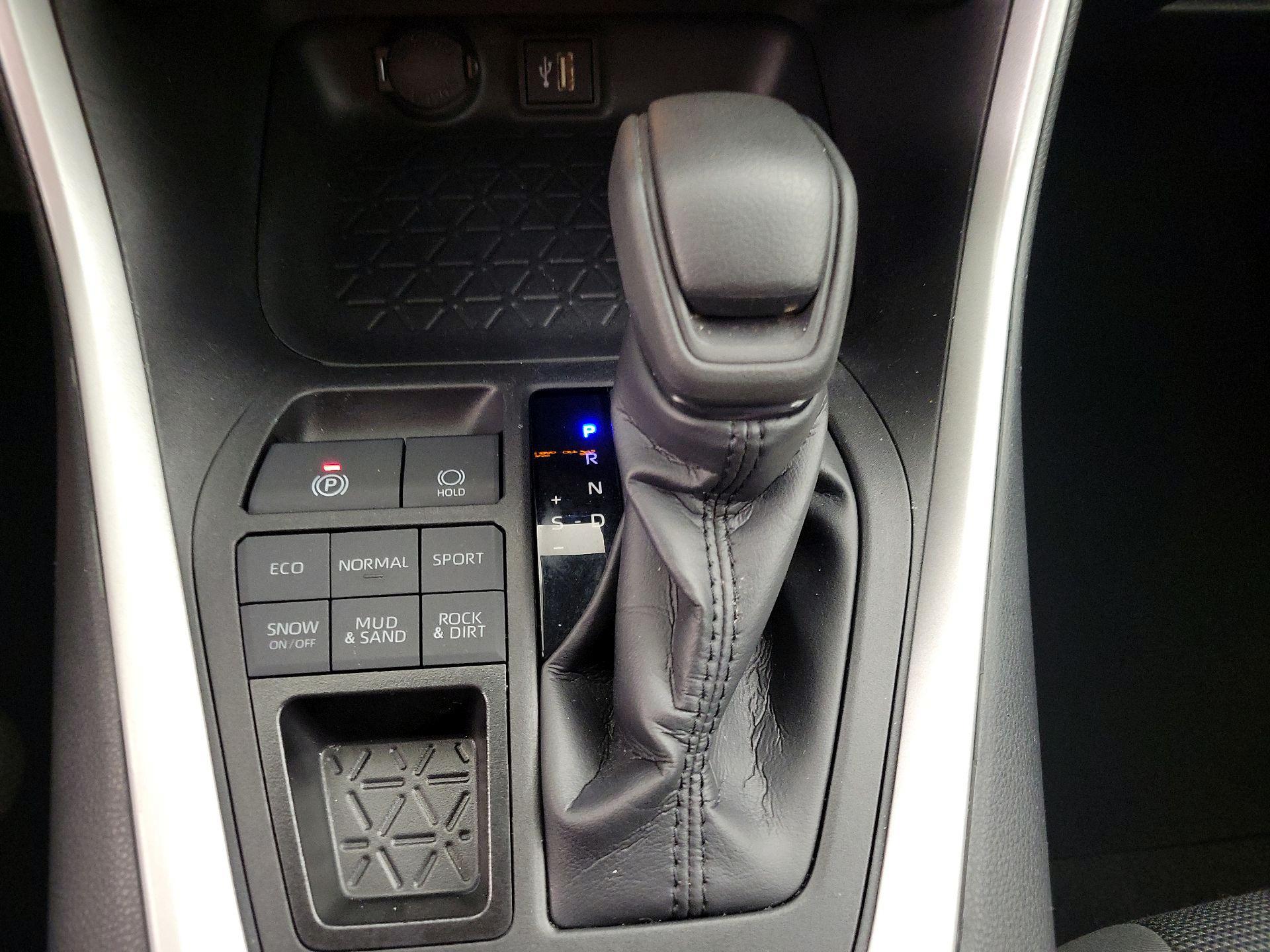 Thumbnail: 2024 Toyota RAV4 - 17