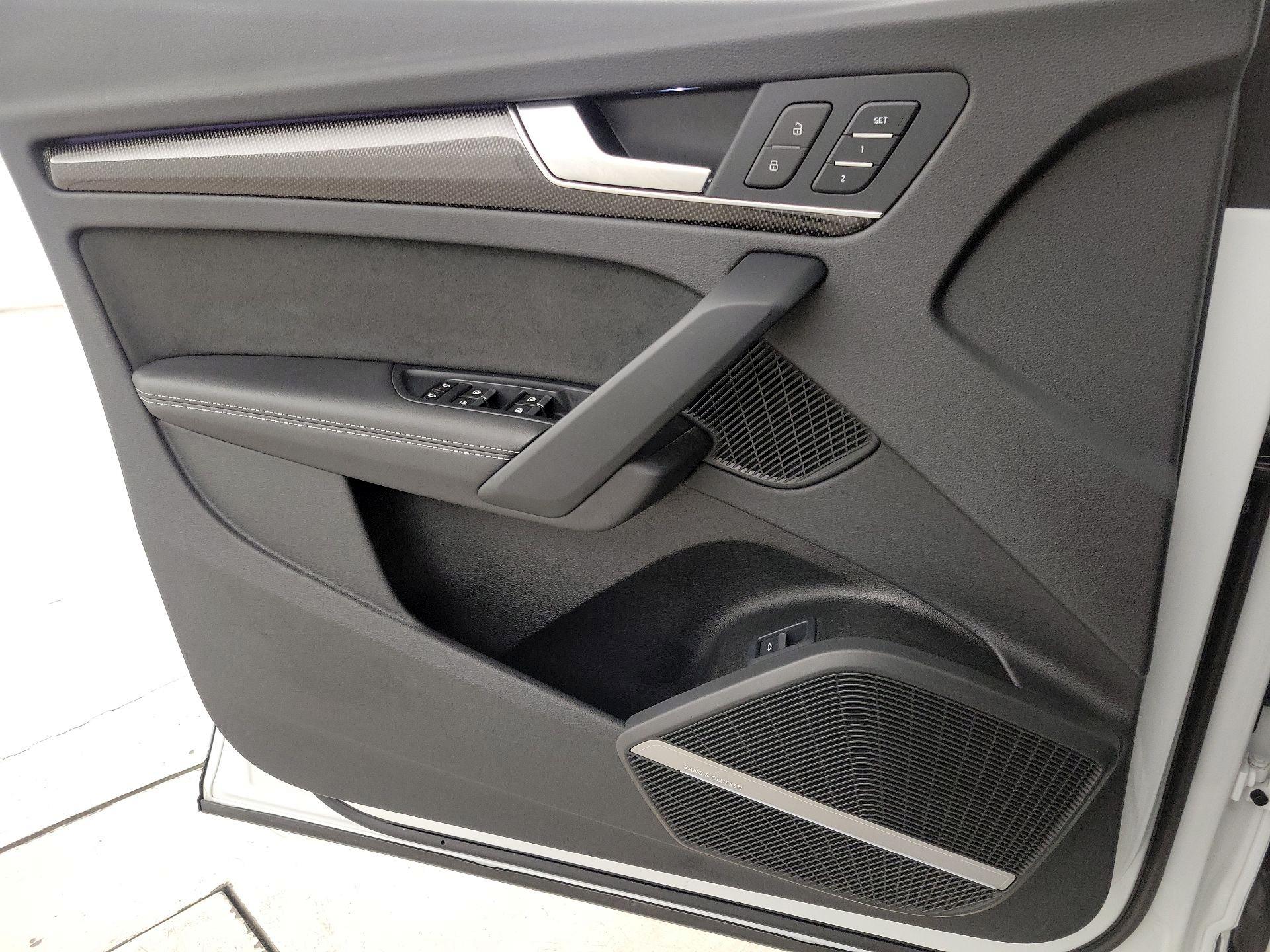 Thumbnail: 2022 Audi SQ5 - 12