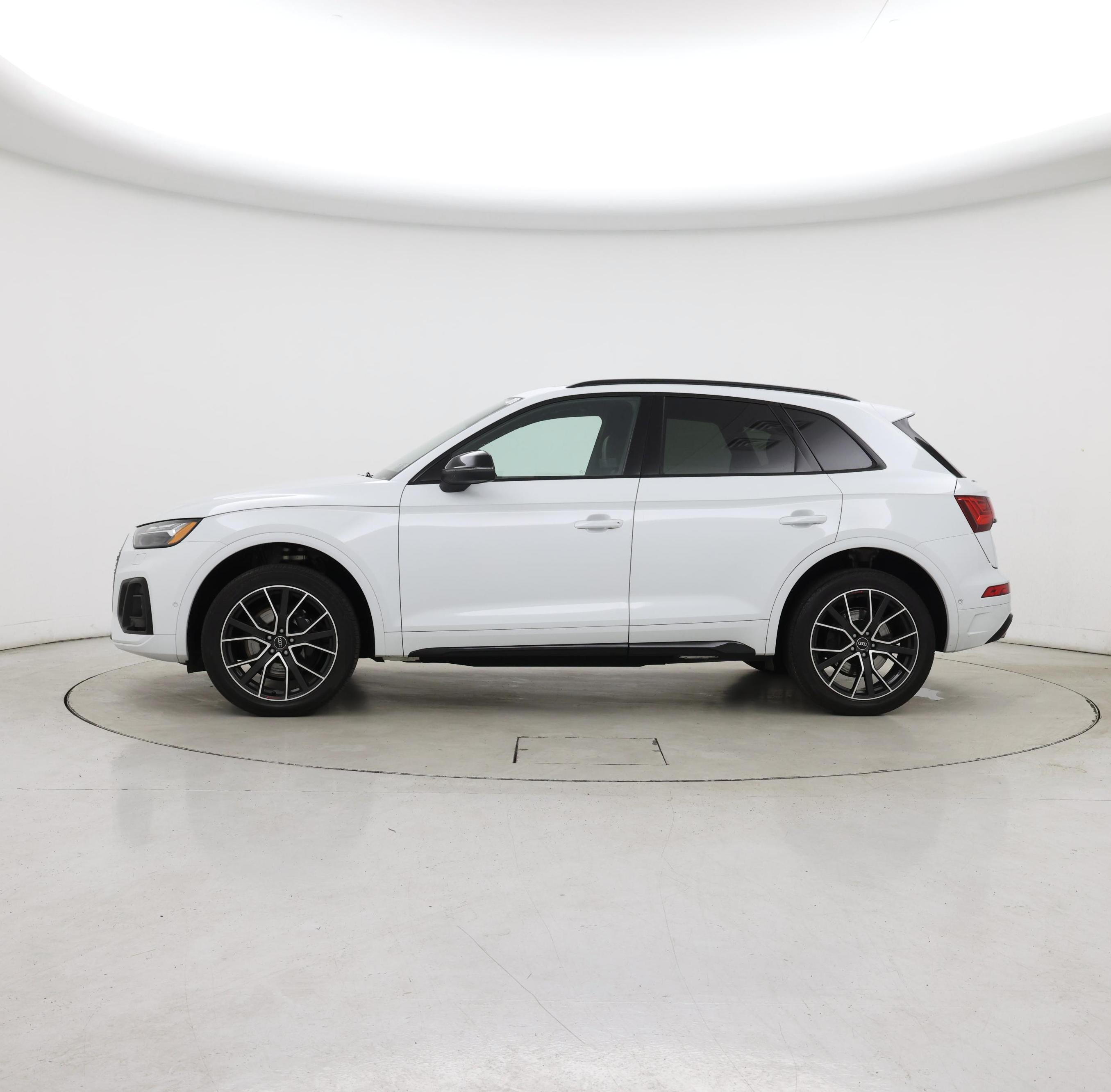 Thumbnail: 2022 Audi SQ5 - 3