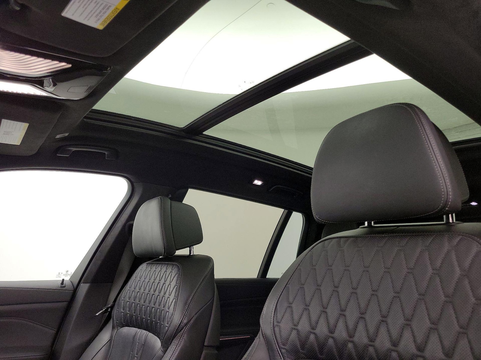 Panoramic Sunroof & Skylight(s)