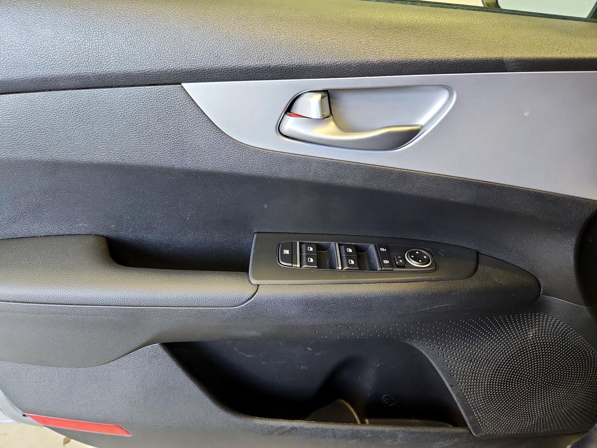 Thumbnail: 2023 Kia Forte - 12