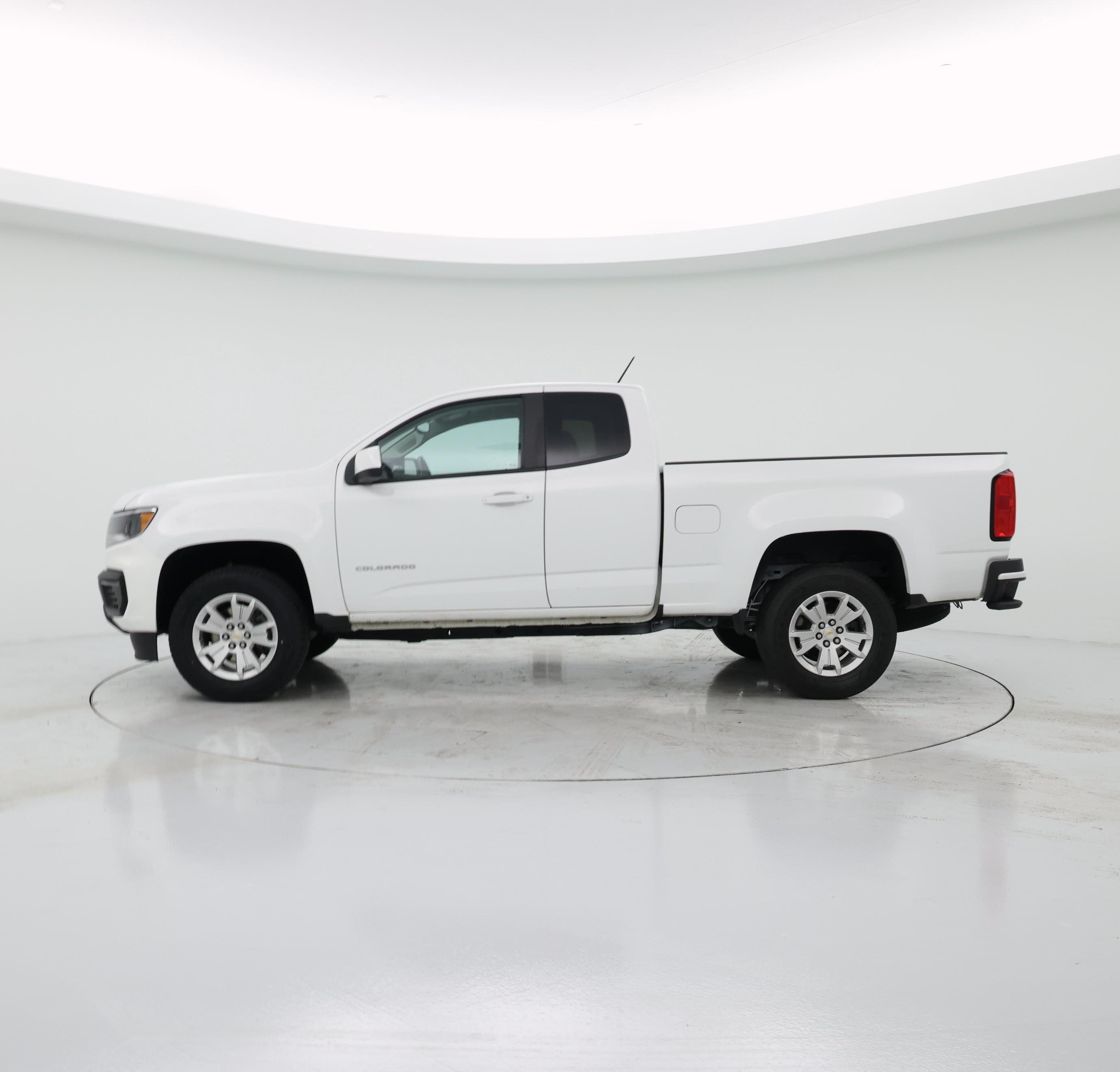 Thumbnail: 2022 Chevrolet Colorado - 3