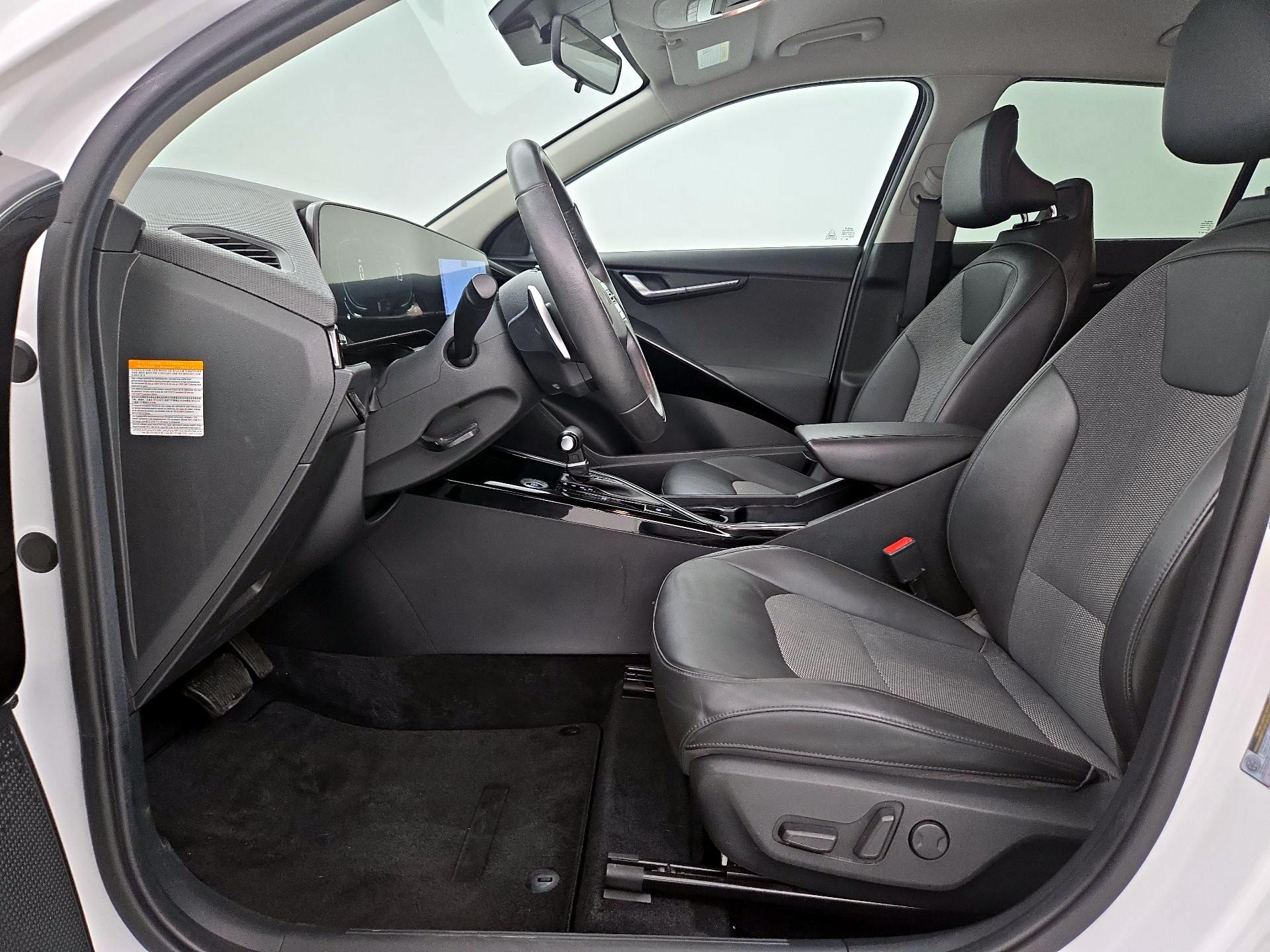 Thumbnail: 2023 Kia Niro - 11