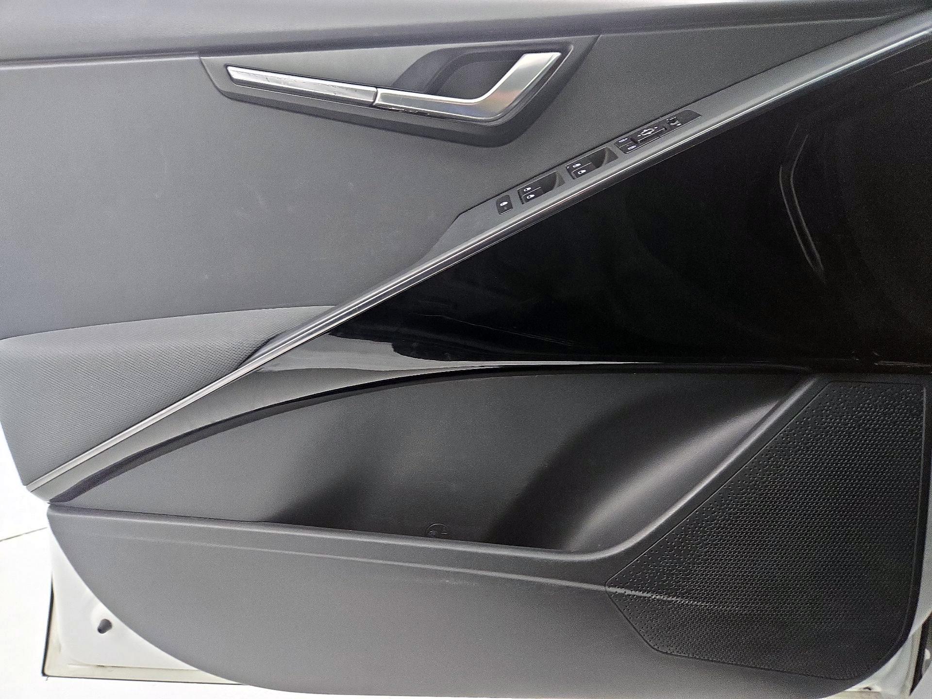 Thumbnail: 2023 Kia Niro - 12