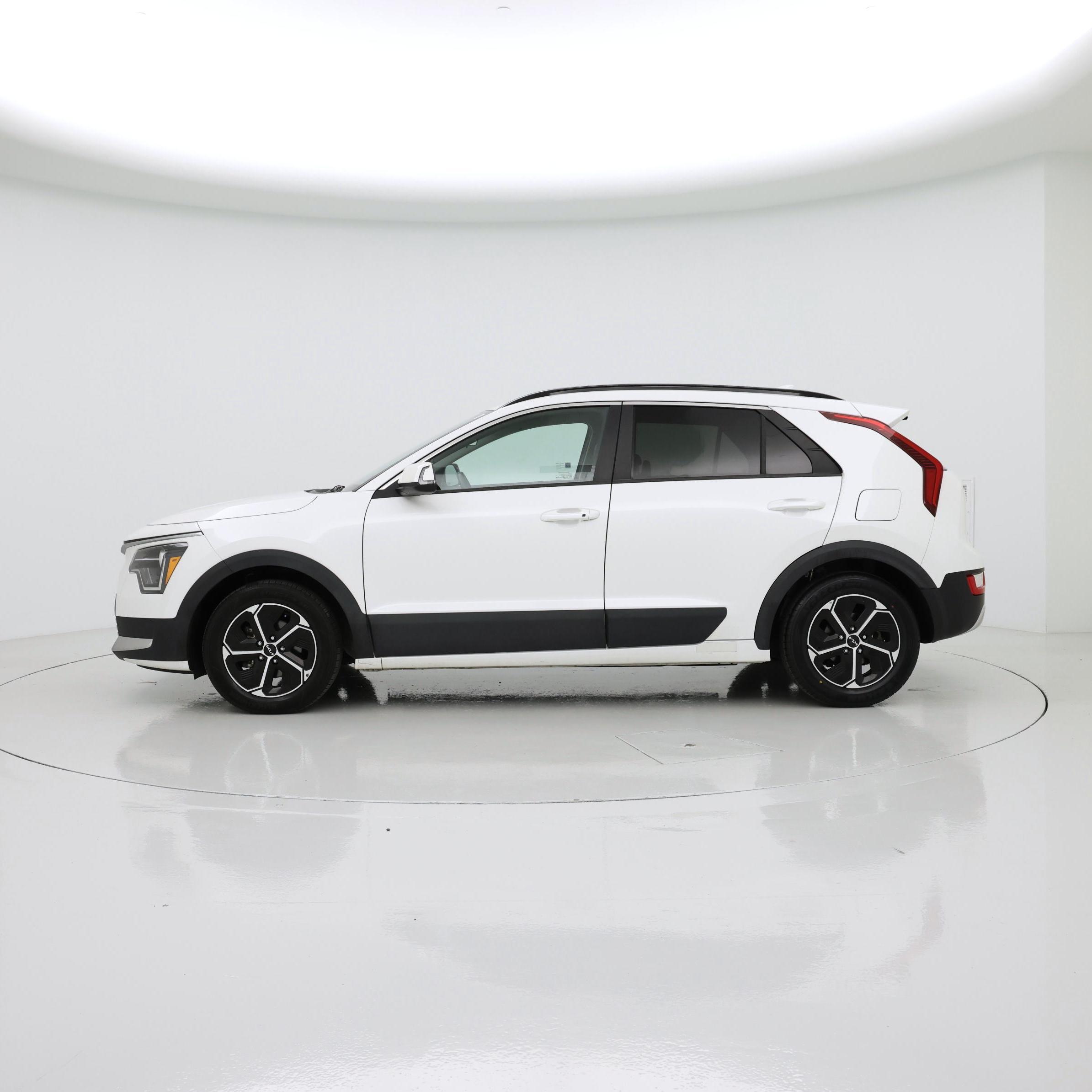 Thumbnail: 2023 Kia Niro - 3