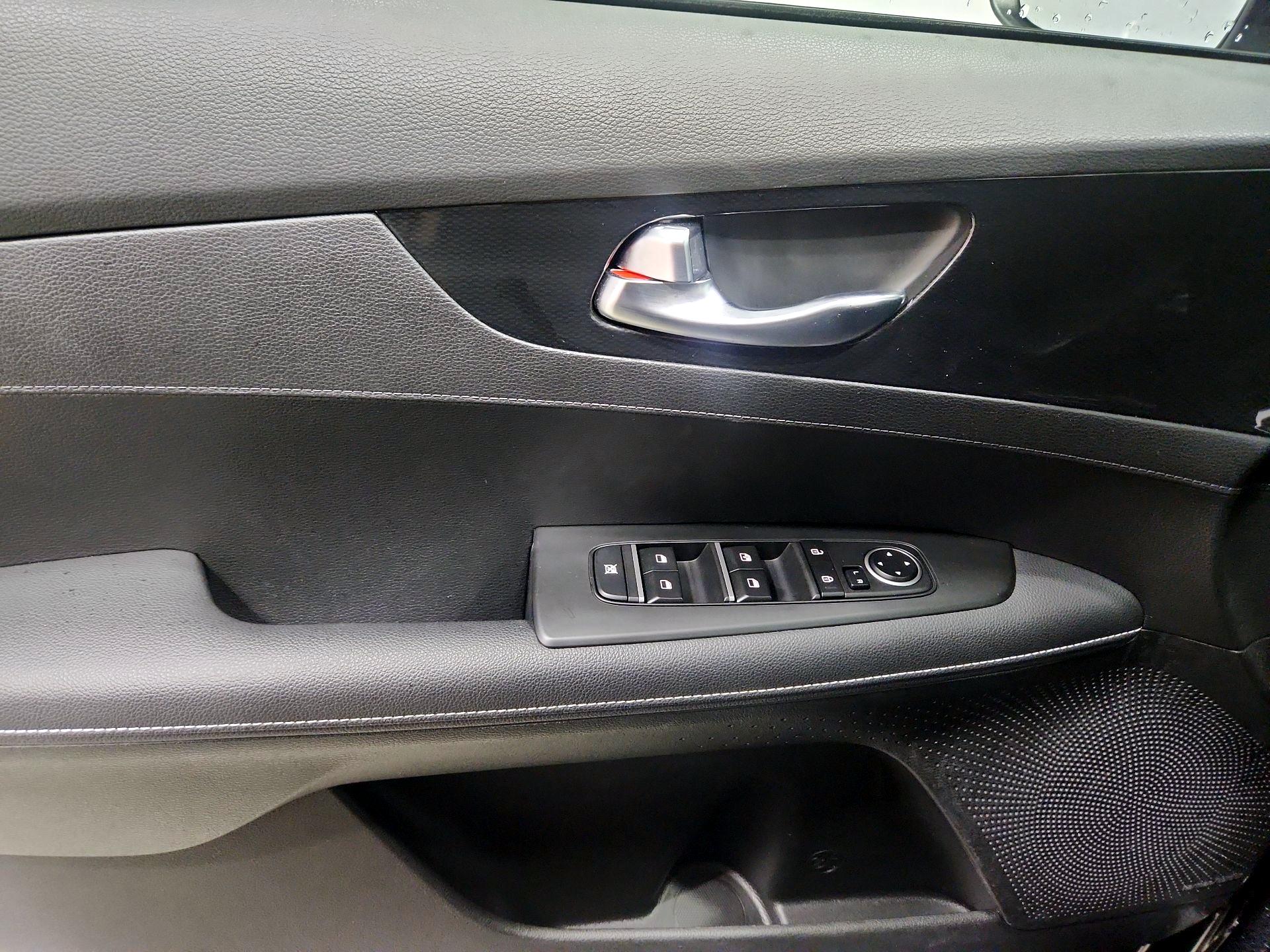 Thumbnail: 2023 Kia Forte - 12