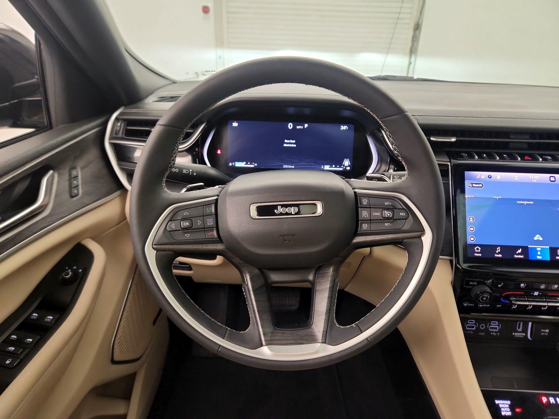 Thumbnail: 2023 Jeep Grand Cherokee - 10