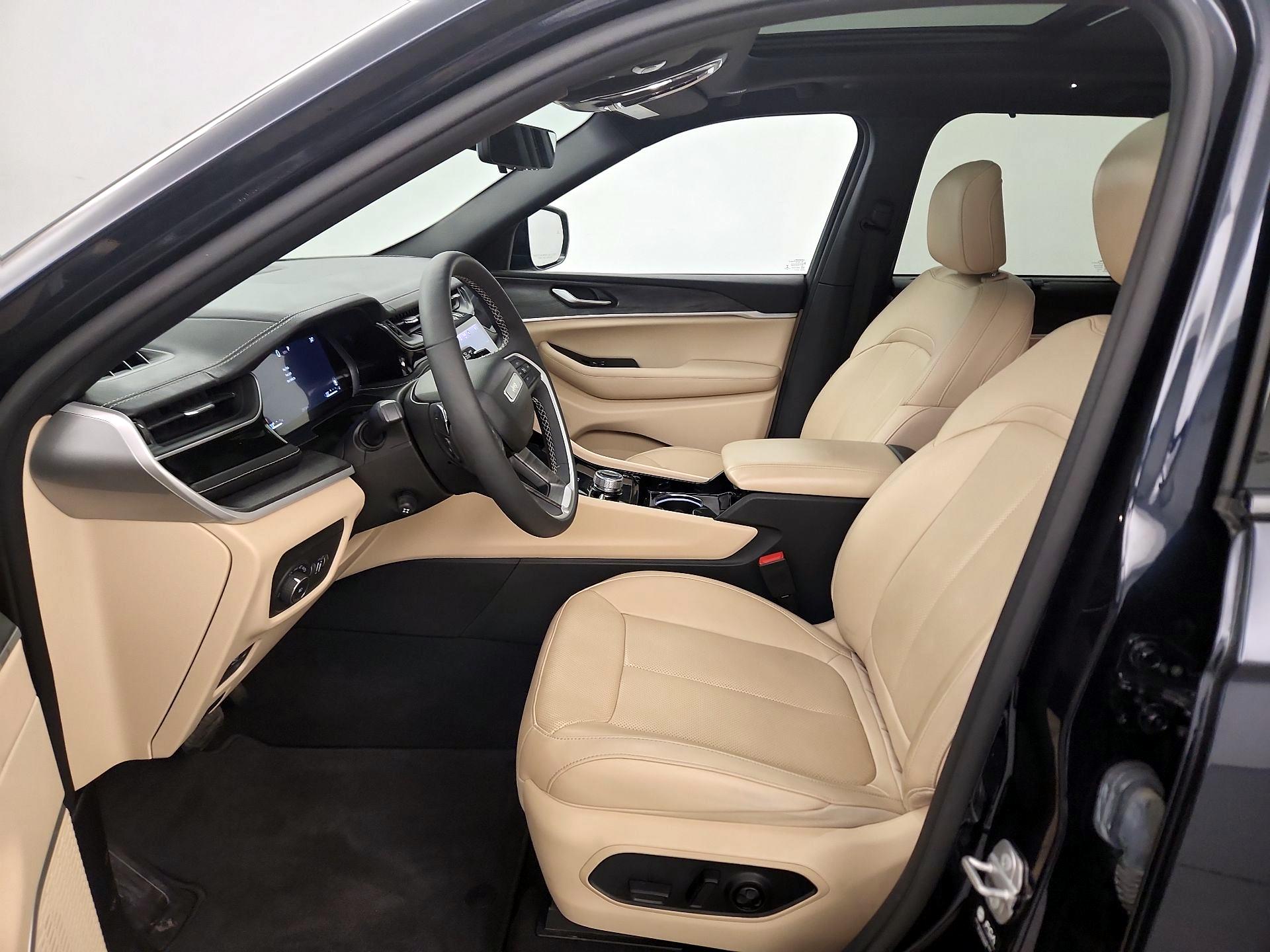 Thumbnail: 2023 Jeep Grand Cherokee - 11