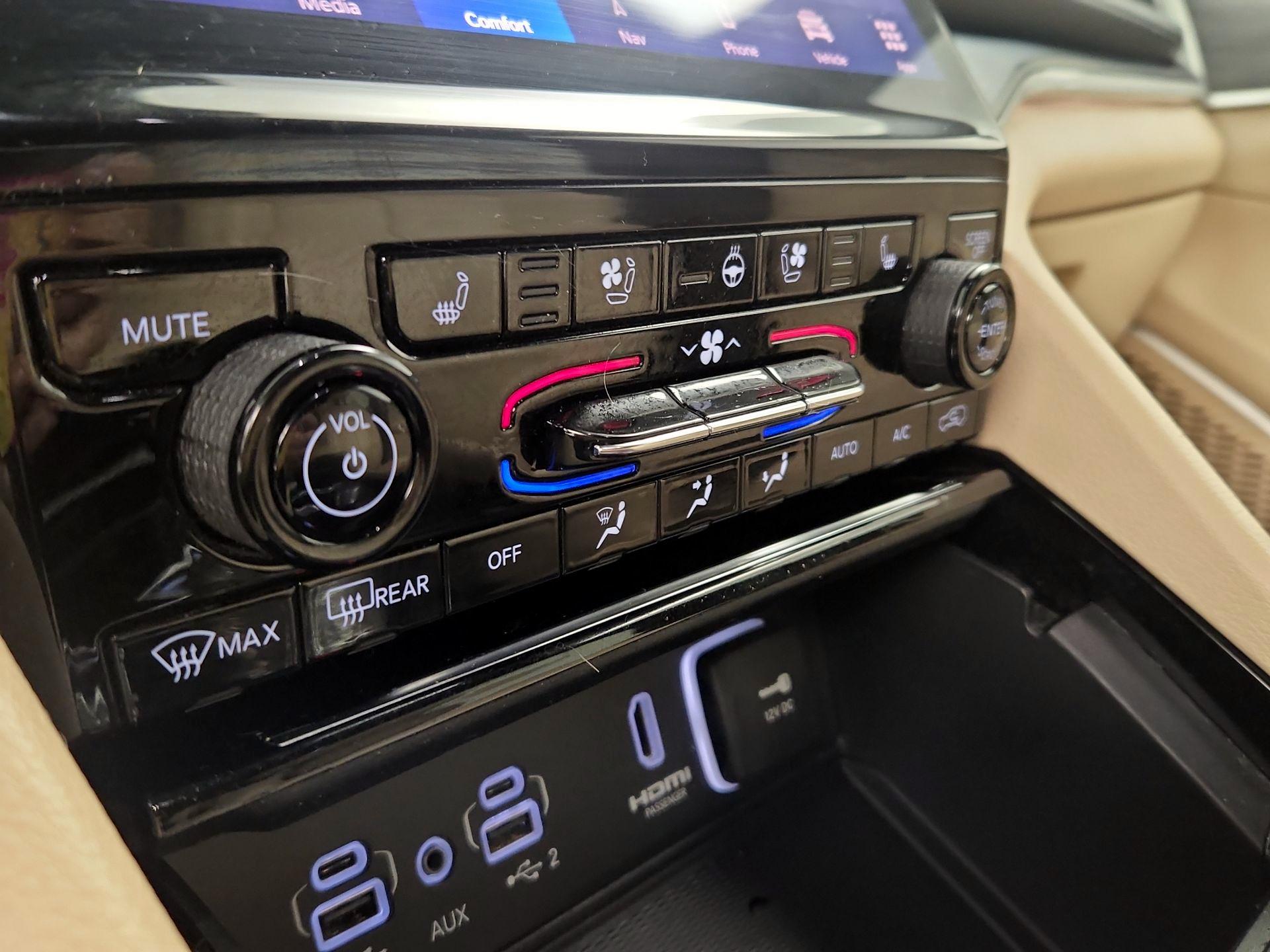 Thumbnail: 2023 Jeep Grand Cherokee - 17