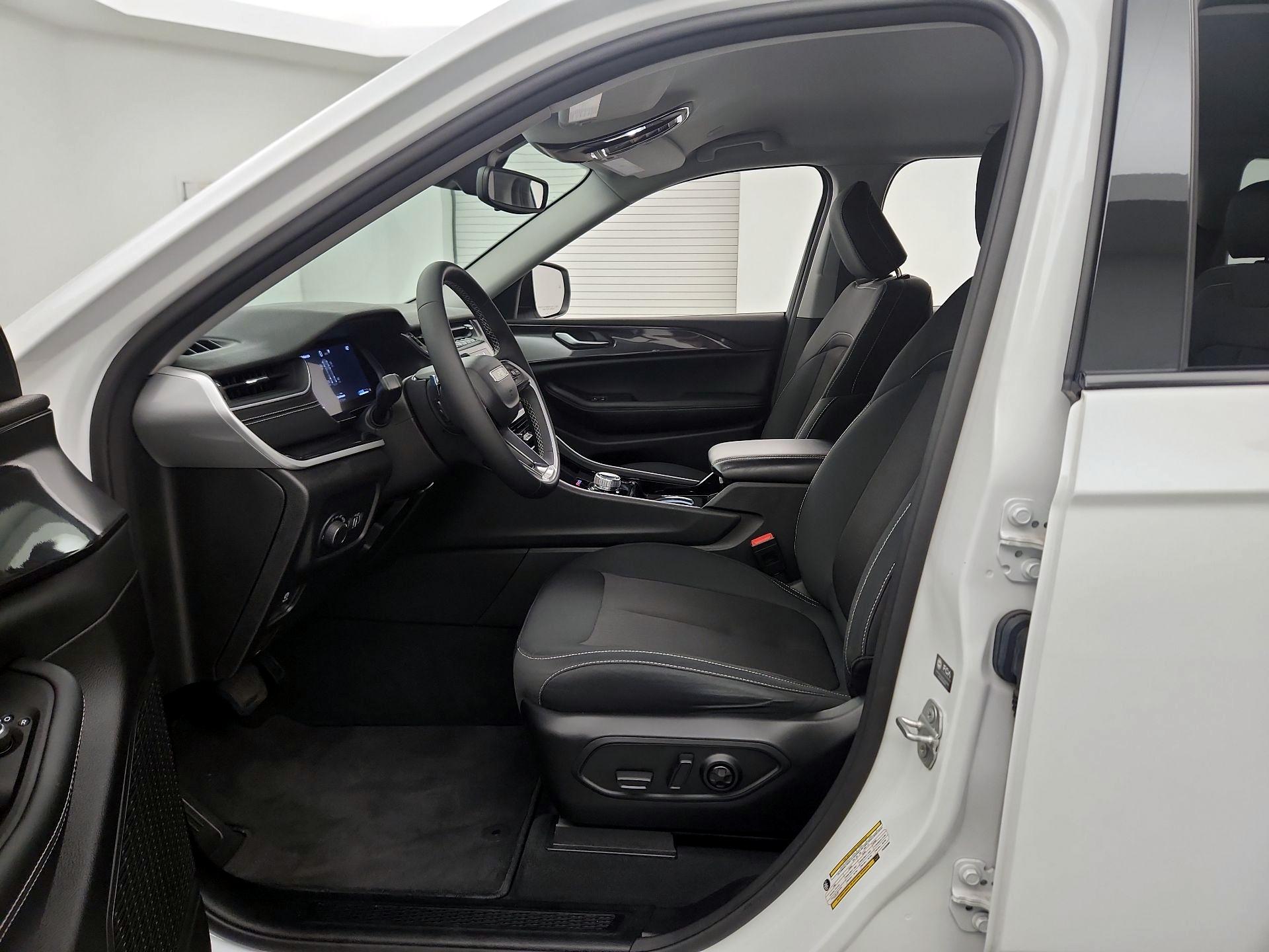 Thumbnail: 2023 Jeep Grand Cherokee - 9