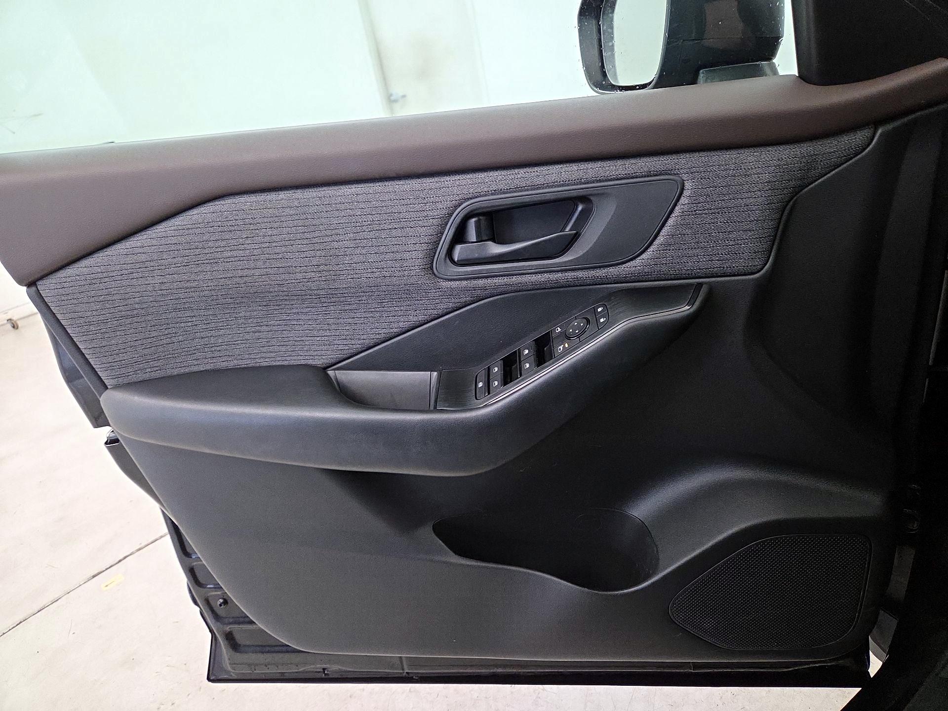 Thumbnail: 2023 Nissan Rogue - 12