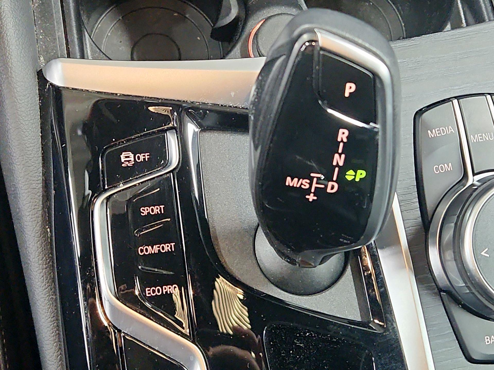 Thumbnail: 2023 BMW 5 Series - 18